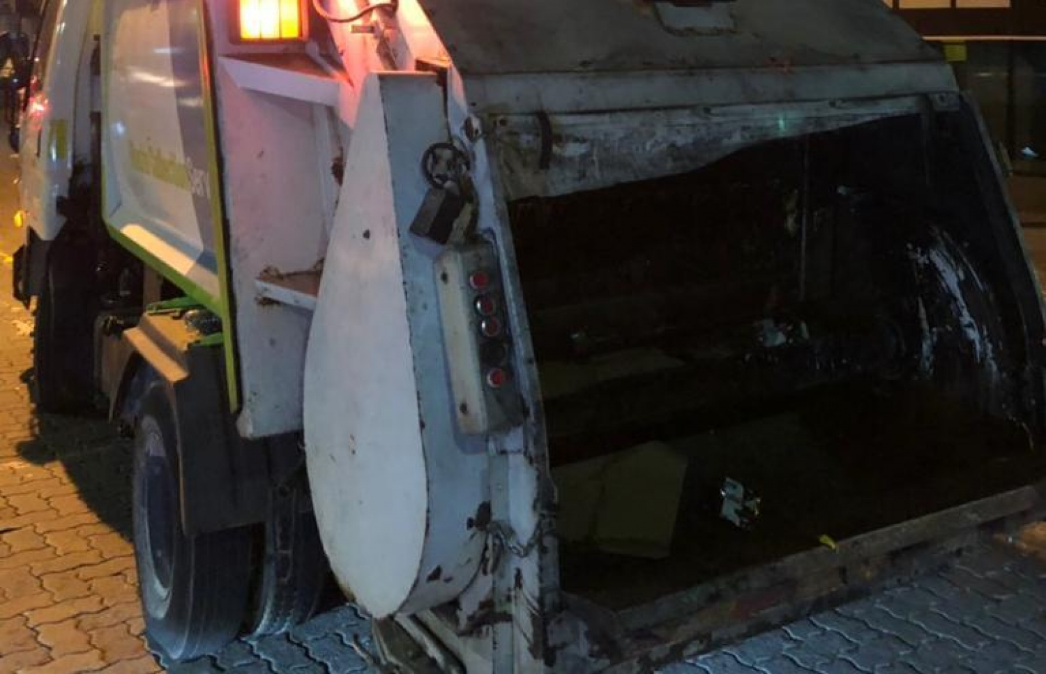 ރޯވި ވެހިކަލުން ކުނި ހުސްކޮށްފައި. -- ފޮޓޯ: ޕޮލިސް