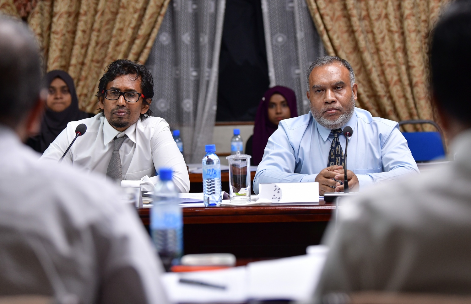 ރައްޔިތުންގެ މަޖިލިހުގެ ޖުޑިޝަރީ ކޮމިޓީގެ ބައްދަލުވުމުގައި ސުޕްރީމް ކޯޓުގެ ފަނޑިޔާރު އަބްދުﷲ އަރީފް (ކ) ވާހަކަ ދައްކަވަނީ. --- ފޮޓޯ: ނިޝާން އަލީ/ މިހާރު