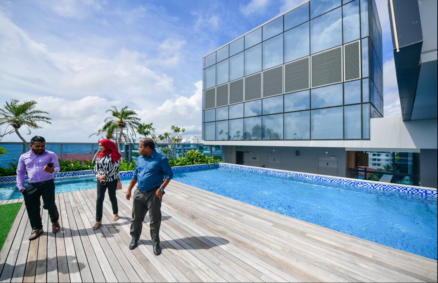 ދަރުމަވަންތަ ހޮސްޕިޓަލްގެ ފިޒިއޮތެރަޕީ ފްލޯގައި ހިމެނޭ ހައިޑްރޯ ތެރަޕީ ޕޫލް "މިހާރު"ގެ ނޫސްވެރިންނަށް ދައްކާލަނީ---ފޮޓޯ: ހުސައިން ވަހީދު/މިހާރު