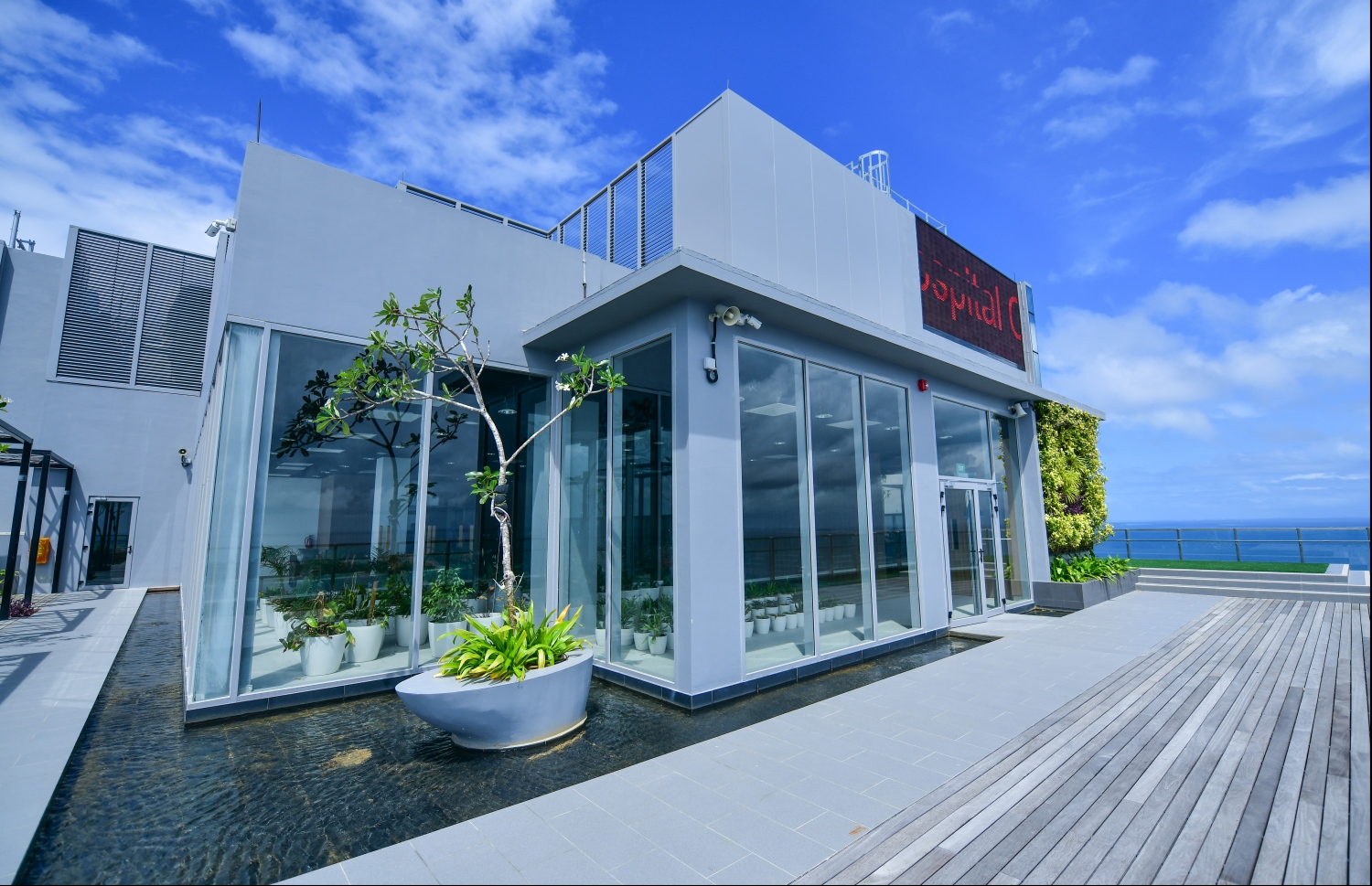 ދަރުމަވަންތަ ހޮސްޕިޓަލްގެ 24 ވަނަ ފްލޯ: މި ފްލޯގައި ހިންގާނީ ރެސްޓޯރެންޓެއް. --ފޮޓޯ: ހުސެއިން ވަހީދު/މިހާރު