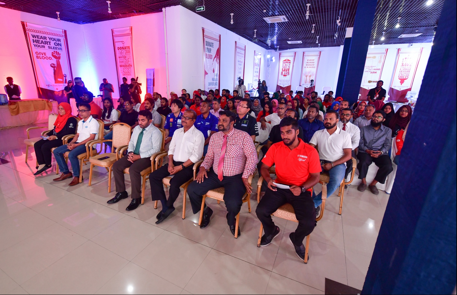 ދުނިޔޭގެ ލޭ ހަދިޔާކުރާ ދުވަހުގެ މުނާސަބަތުގައި މިއަދު ބޭއްވި ރަސްމިއްޔާތުގައި ބައިވެރިވި ބައއެއް ބޭފުޅުން.---ފޮޓޯ: ހުސައިން ވަހީދު/މިހާރު