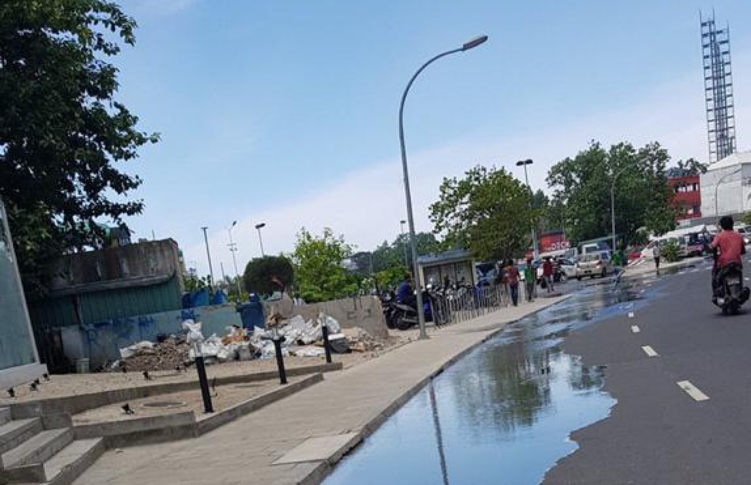 ކާނިވާ ސަރަހައްދަށް މިއަދު ހެނދުނު އުދަ އަރައި މަގުމަތީގައި ފެން ބޮޑުވެފައި.---ފޮޓޯ: ސޯޝަލް މީޑިއާ