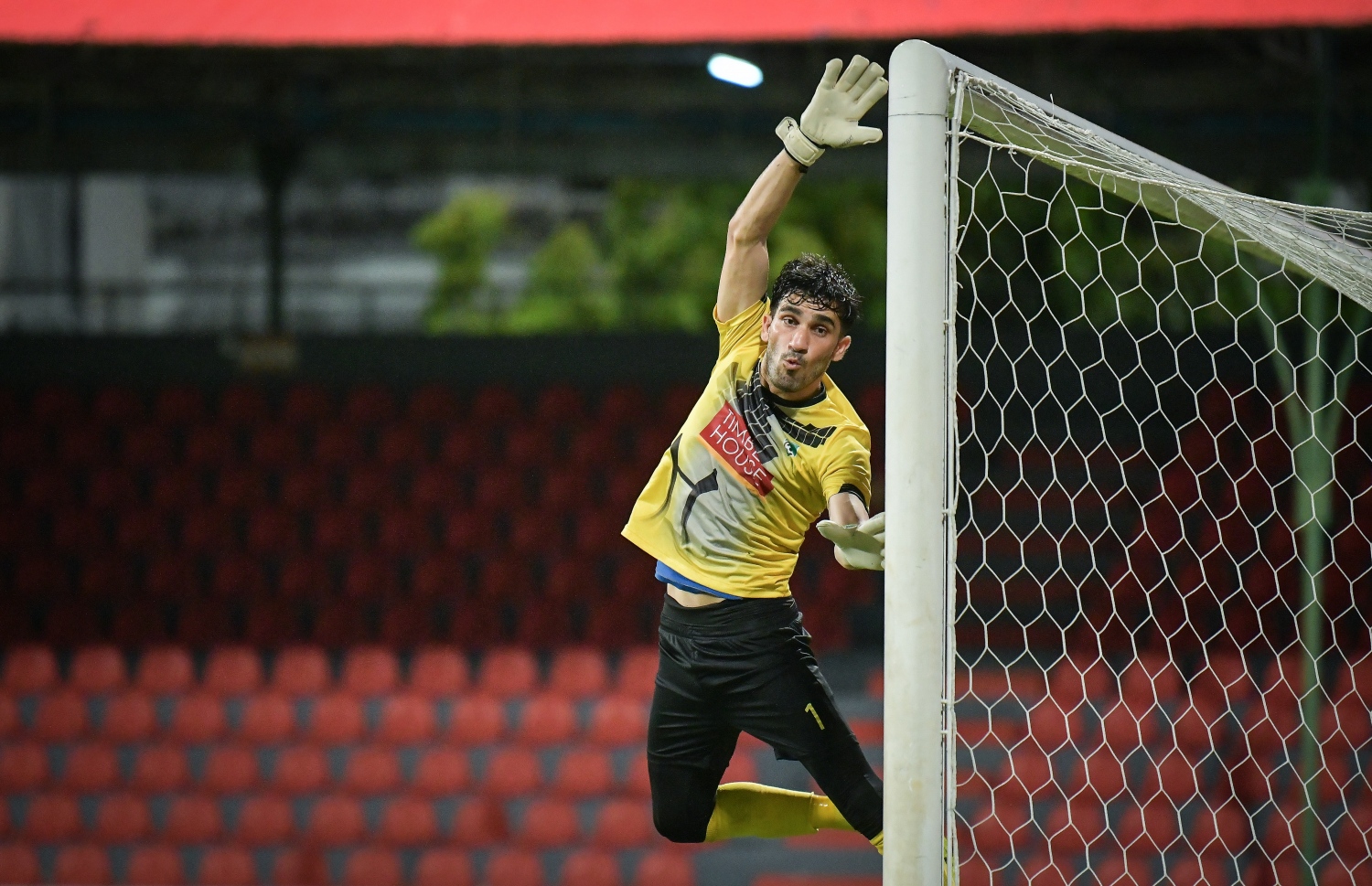 ފޯކައިދޫގެ ކީޕަރު ސާގިބު: އޭނާ ވަނީ މެޗުގެ މޮޅު ކުޅުންތެރިޔާގެ މަގާމު ހޯދާފައި. -- ފޮޓޯ: ނިޝާން އަލީ/ މިހާރު