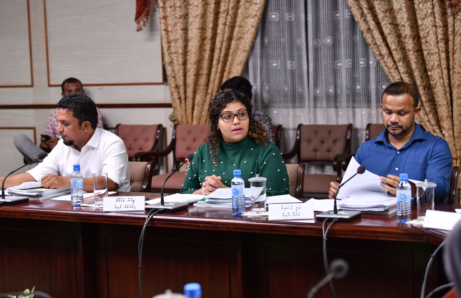 ޖުޑިޝަރީ ކޮމިޓީގެ ރޭގެ ބައްދަލުވުމުގައި ހިންނަވަރު ދާއިރާގެ މެމްބަރު ޖީހާން ވާހަކަ ދައްކަވަނީ.--- ފޮޓޯ: ނިޝާން އަލީ/ މިހާރު