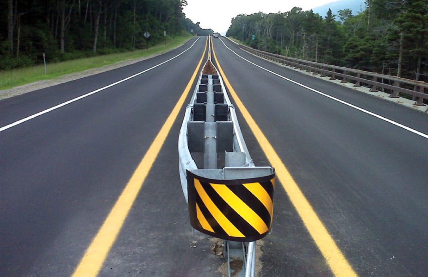 ބޭރު ގައުމެއްގެ ހައިވޭއެއްގެ ޑިވައިޑާ ދަގަނޑުން ހަދާފައި