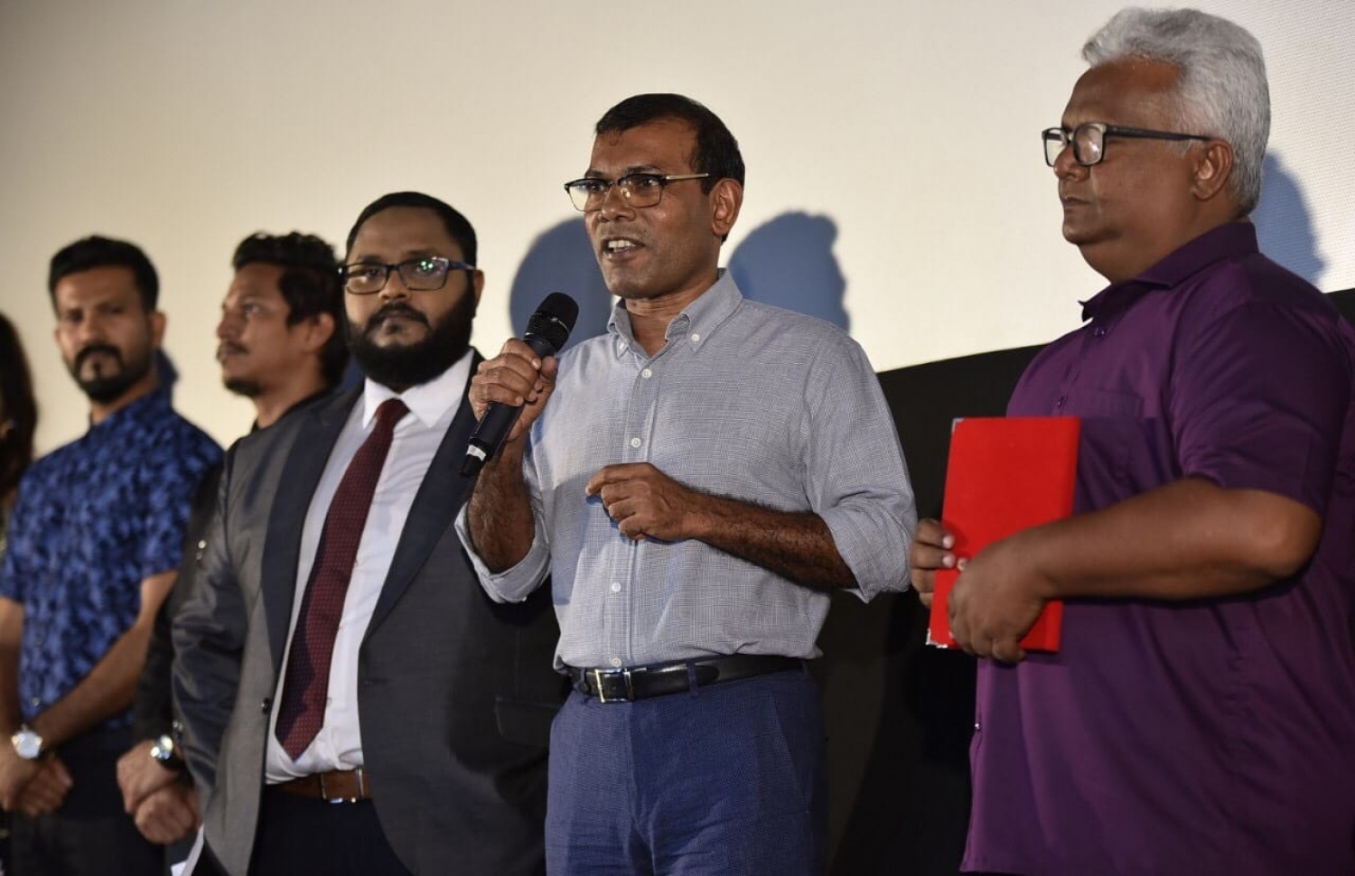 މާލެ: ޖޫން 12، 2019: ވީމީޑިއާ އިން ގެނެސް ދިން ފުރަތަމަ ފީޗާ ފިލްމު "ދައުވަތު" ޕްރިމިއާ ކުުރަން އޮލިމްޕަހުގައި ބޭއްވި ހަފުލާއެއްގައި ރައްޔިތުން މަޖިލީހުގެ ރައީސް، ރައީސް މުހައްމަދު ނަޝީދު ވާހަކަ ދައްކަވަނީ.-- ފޮޓޯ: ވީމީޑިއާ