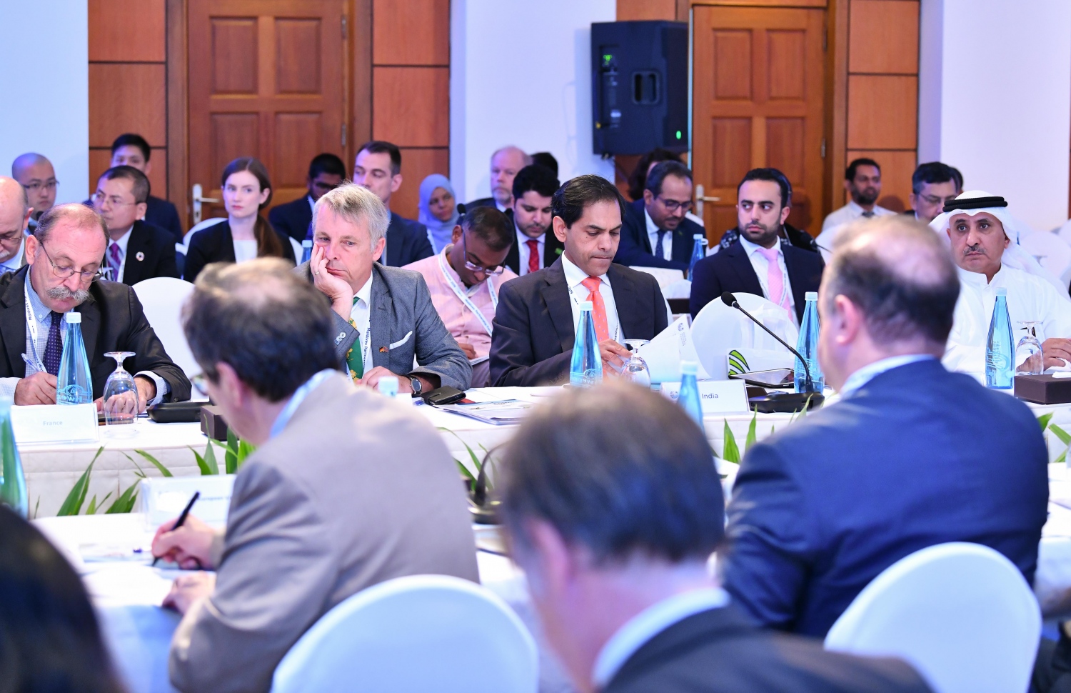 މާލެ: ޖޫން 16، 2019: "މޯލްޑިވްސް އިންވެސްޓްމެންޓް ފޯރަމް" ފެށުމަށް ކުރުނބާ މޯލްޑިވްސްގައި ބޭއްވި ރަސްމިއްޔާތެއްގައި ބައެއް މީހުން ބައިވެރިވަނީ.-- ފޮޓޯ: ރައީސް އޮފީސް