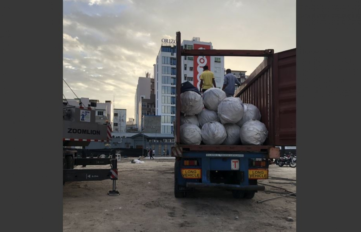 ލޮނުޒިޔާރަތްކޮޅުގައި އިންދަން ރުއް ގެނެސް: އެ ތަން ފެހިކުރުމަށް ރާއްޖެއިން ބޭރުން ވަނީ ރުއް ގެނެސްފައި-- ފޮޓޯ: ސިޓީ ކައުންސިލް