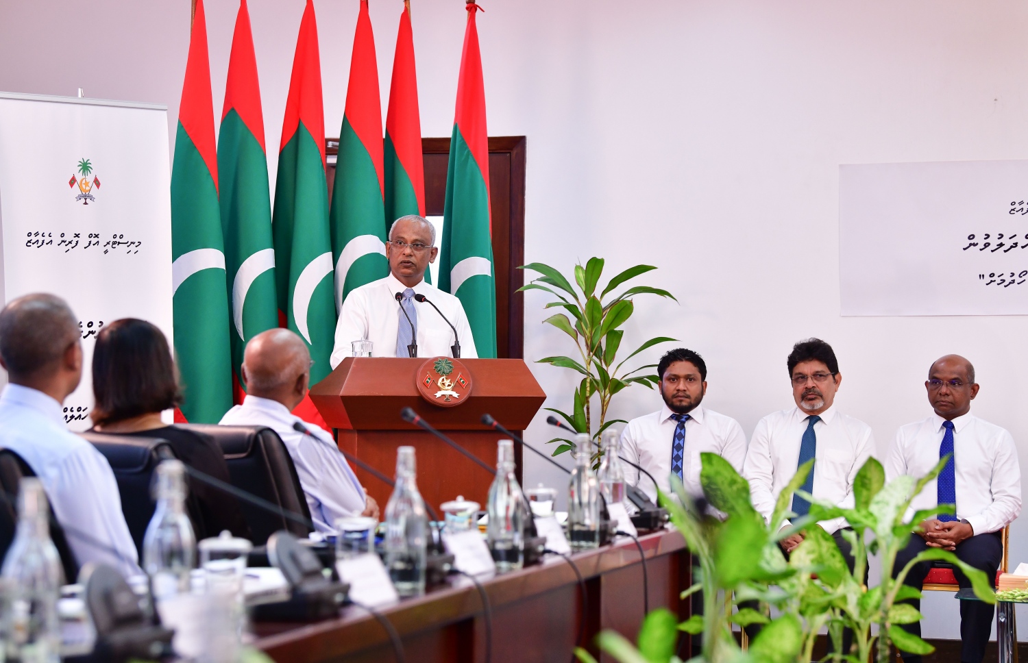 މާލެ: ޖޫން 19، 2019: ބޭރު ގައުމުތަކުގައި ތިބޭ ރާއްޖޭގެ ސަފީރުންގެ އަހަރީ ބައްދަލުވުން ފެށުމުގެ ގޮތުން ފޮރިން މިނިސްޓްރީގައި ބޭއްވި ރަސްމިއްޔާތުގައި ރައީސް އިބްރާހިމް މުހައްމަދު ސޯލިހު ވާހަކަ ދައްކަވަނީ.-- ފޮޓޯ: ނިޝާން އަލީ /މިހާރު