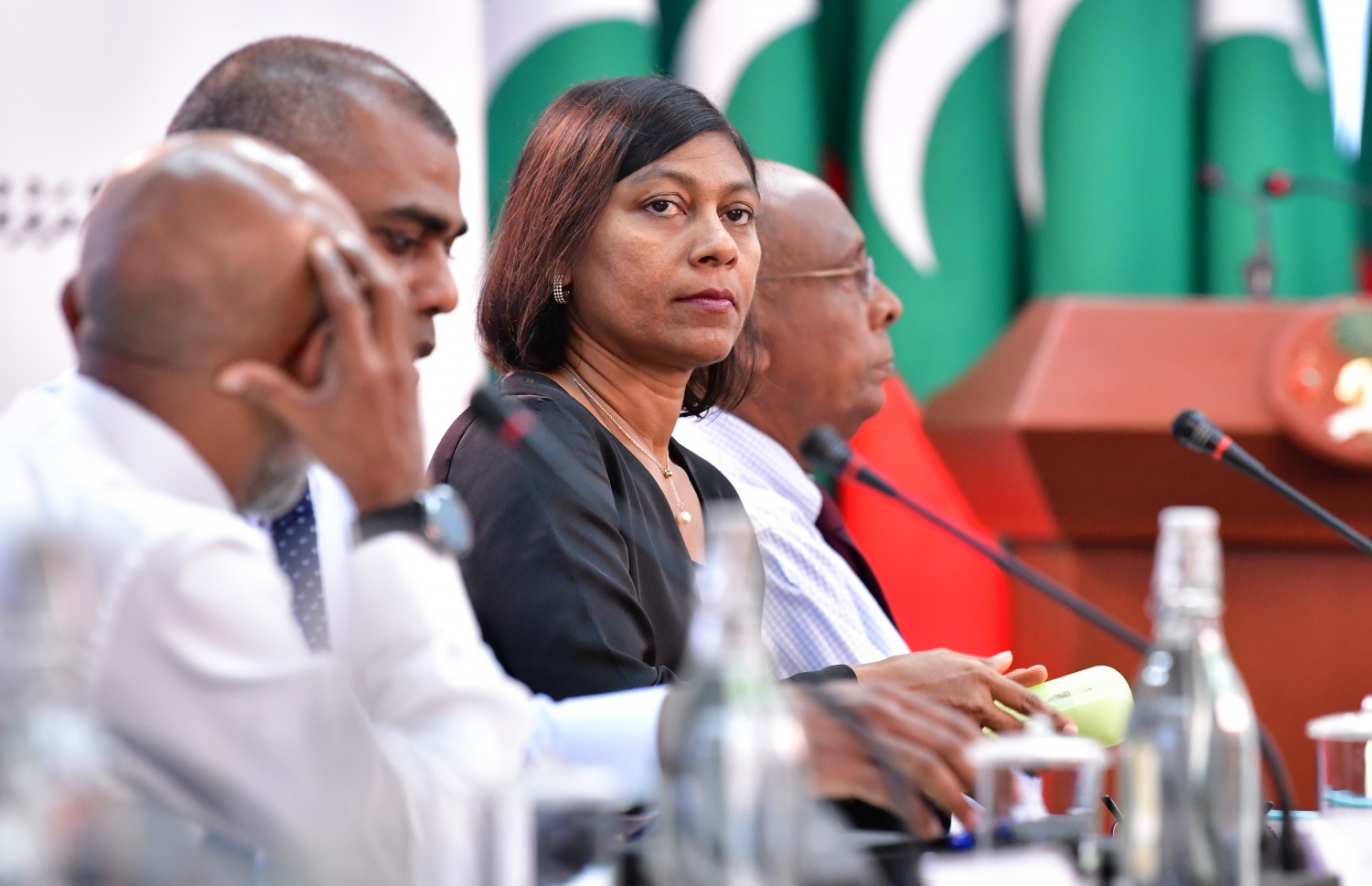 މާލެ: ޖޫން 19، 2019: ބޭރު ގައުމުތަކުގައި ތިބޭ ރާއްޖޭގެ ސަފީރުންގެ އަހަރީ ބައްދަލުވުން ފެށުމުގެ ގޮތުން ފޮރިން މިނިސްޓްރީގައި ބޭއްވި ރަސްމިއްޔާތުގައި ސަރުކާރުގެ ބައެއް އިސްވެރިން ބައިވެރިވެ ވަޑައިގަންނަވަނީ.-- ފޮޓޯ: ނިޝާން އަލީ /މިހާރު
