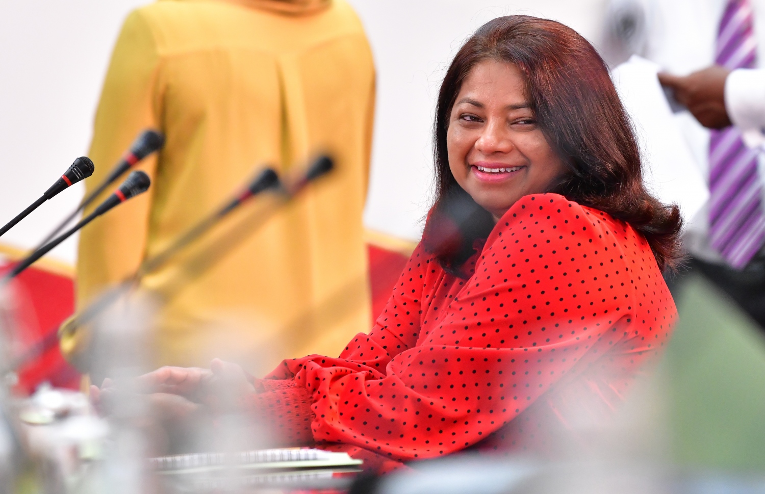 މާލެ: ޖޫން 19، 2019: ބޭރު ގައުމުތަކުގައި ތިބޭ ރާއްޖޭގެ ސަފީރުންގެ އަހަރީ ބައްދަލުވުން ފެށުމުގެ ގޮތުން ފޮރިން މިނިސްޓްރީގައި ބޭއްވި ރަސްމިއްޔާތުގައި ސަރުކާރުގެ ބައެއް އިސްވެރިން ބައިވެރިވެ ވަޑައިގަންނަވަނީ.-- ފޮޓޯ: ނިޝާން އަލީ /މިހާރު