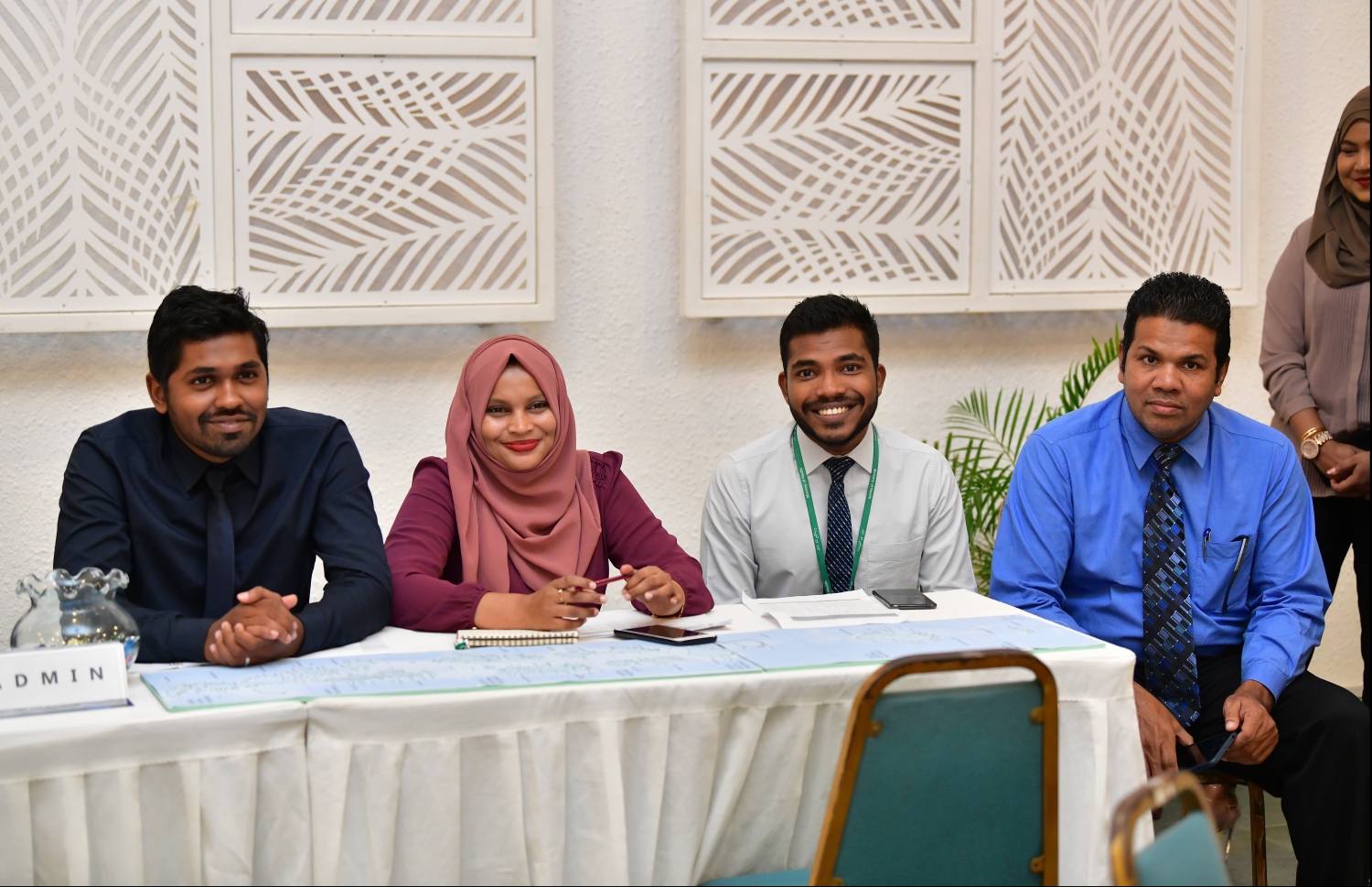 މީޑިއާތަކަށް މައުލޫމާތު ދިނުމަށް ރައީސް އޮފީހުން ފެށި ސިލްސިލާ ހަރަކާތުގައި، ހެލްތު މިނިސްޓްރީގެ އެޑްމިން ޑިޕާޓްމަންޓުގެ މުވައްޒަފުން ބައިވެރިވެވަޑައިގަންނަވަނީ-- ފޮޓޯ: ހުސެއިން ވަހީދު/ މިހާރު