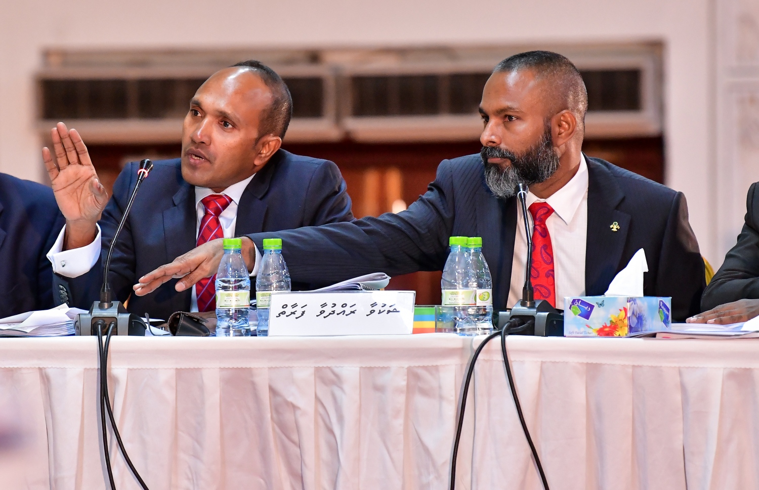 މާލެ-20 ޖޫން 2019: ފަނޑިޔާރު ޑީޑީ އެމަނިކުފާނުގެ ވަކީލް ޖަމީލާ އެކު: މިއަދުގެ އަޑުއެހުމުގައި ވަކީލުންނާ ކޮމެޓީއާ ދެމެދު ހޫނު ބަހުގެ ހަމަލާތަކެއް ބަދަލުކުރި -- މިހާރު ފޮޓޯ/ނިޝާން އަލީ