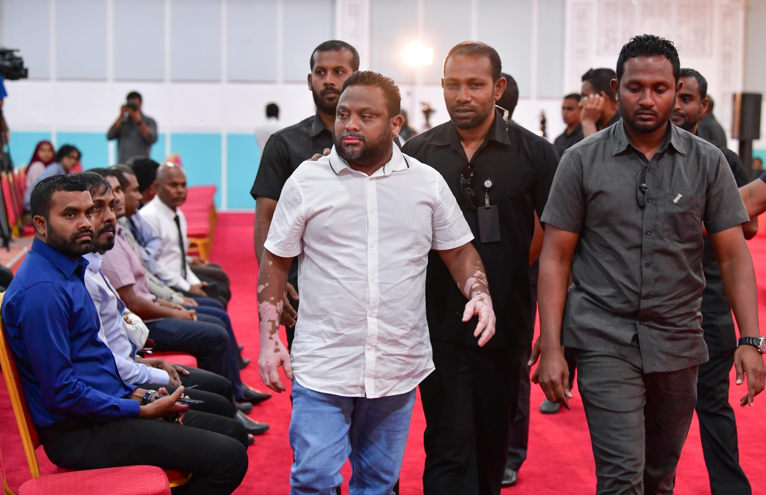 މާލެ- 20 ޖޫން 2019: ސުޕްރީމް ކޯޓުގެ ފަނޑިޔާރު އަބްދުﷲ ދީދީމަައްޗަށް ކުރާ ތުހުމަތުތަކާ ގުޅޭ ގޮތުން ޖުޑިޝަލް ސާވިސް ކޮމިޝަނުން ބަލަމުން އަންނަ މައްސަލައިގެ ފުރަތަމަ އަޑުއެހުމަގުގެ ތެރެއިން --. ފޮޓޯ: ނިޝާން އަލީ/މިހާރު