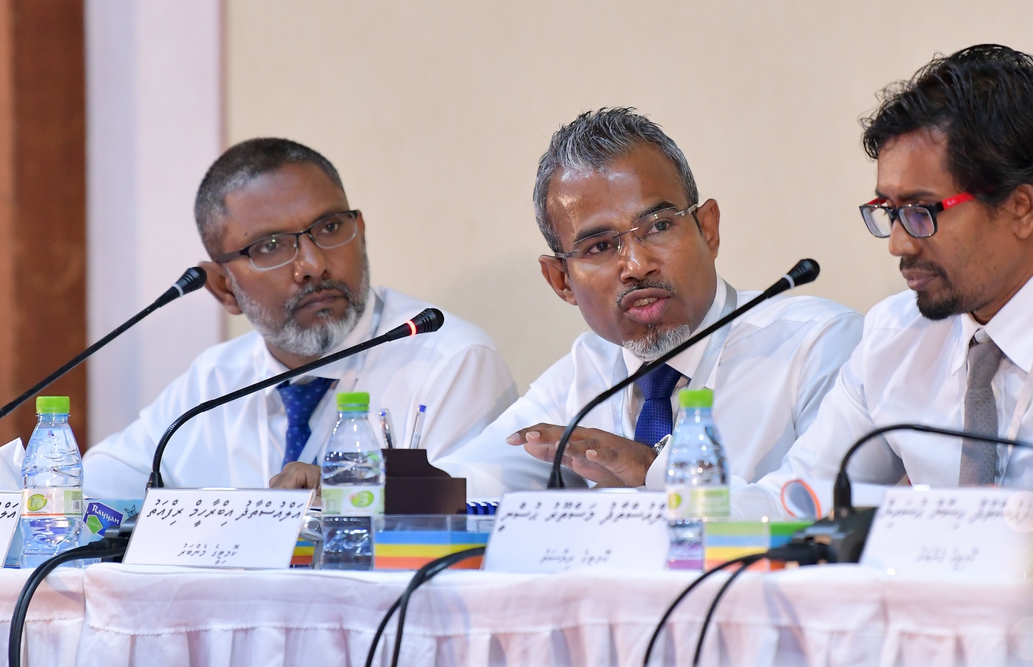 މާލެ- 20 ޖޫން 2019: ސުޕްރީމް ކޯޓުގެ ފަނޑިޔާރު އަބްދުﷲ ދީދީމަައްޗަށް ކުރާ ތުހުމަތުތަކާ ގުޅޭ ގޮތުން ޖުޑިޝަލް ސާވިސް ކޮމިޝަނުން ބަލަމުން އަންނަ މައްސަލައިގެ ފުރަތަމަ އަޑުއެހުމުގެ ތެރެއިން އެކޮމިޝަންގެ މެމްބަރު އަދި ބަންޑާރަ ނައިބު އިބްރާހިމް ރިފްއަތު ވާހަކަ ދައްކަވަނީ--. ފޮޓޯ: ނިޝާން އަލީ/މިހާރު