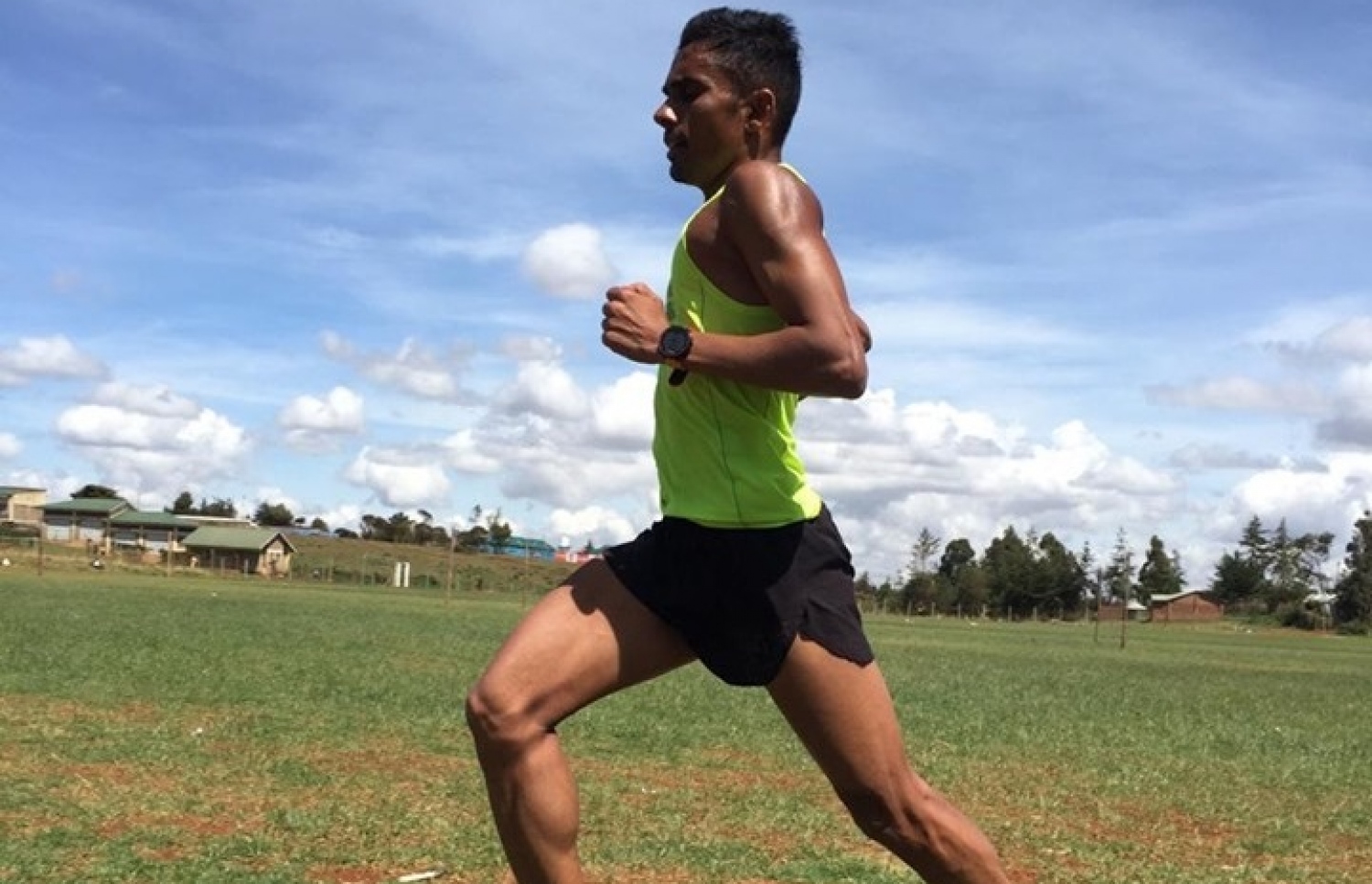 ޝިފާޒް ކެންޔާގައި ތަމްރީން ހަދަނީ.