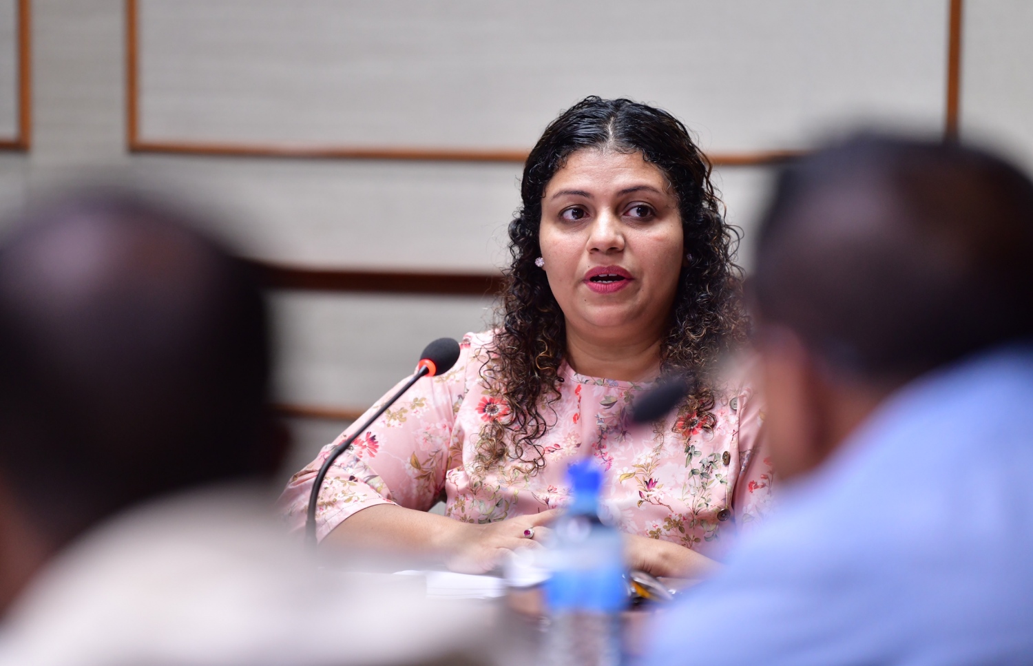 ހިއުމަން ރައިޓްސް އެންޑް ޖެންޑަ ކޮމިޓީގެ މުގައްރިރު އަދި ހިންނަވަރު ދާއިރާގެ މެމްބަރު ޖީހާން މަހްމޫދު ކޮމިޓީގެ ބައްދަލުވުމުގެ ރިޔާސަތުގައި. --- ފޮޓޯ: ނިޝާން އަލީ/ މިހާރު