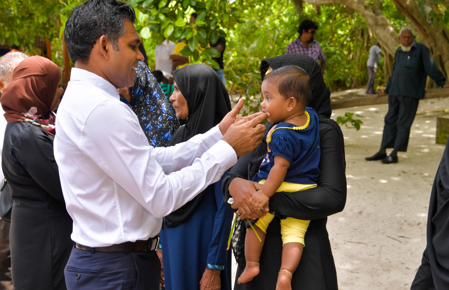 ނައިބު ރައީސް ފައިސަލް ނަސީމް ހއ. މޮޅަދޫގައި. --- ފޮޓޯ: ރައީސް އޮފީސް