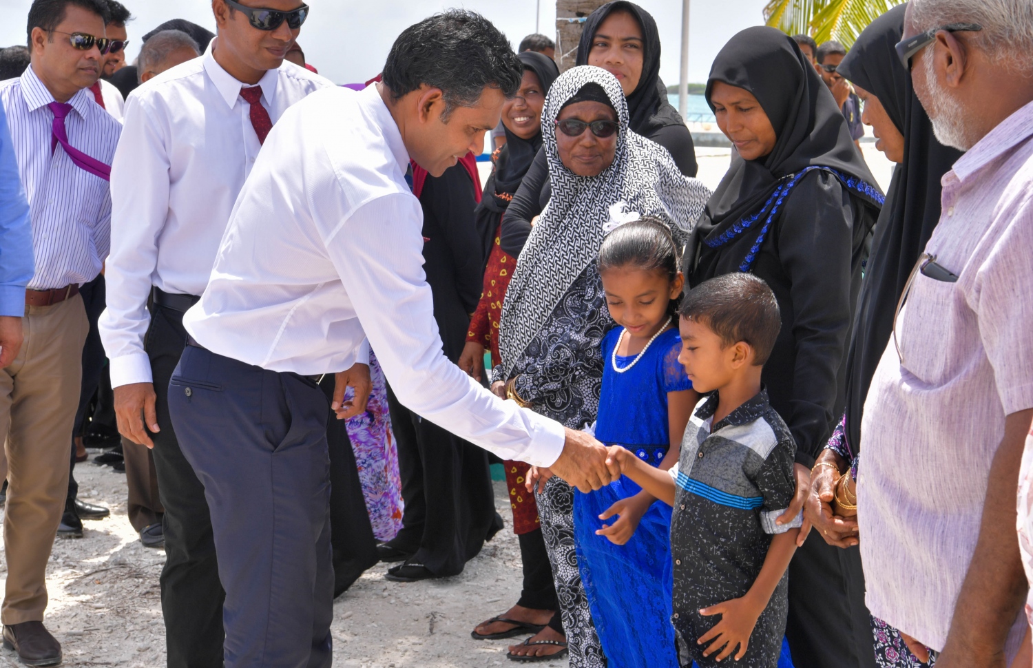 ހއ. އުލިގަން: ޖޫން 22، 2019: ހއ. އަތޮޅުގެ ބައެއް ރަށްރަށަށް ނައިބު ރައީސް ފައިސަލް ފެއްޓެވި ދަތުރުފުޅުގައި، ހއ. އުލިގަމުން އެމަނިކުފާނަށް މަރުހަބާ ދަންނަވަނީ.-- ފޮޓޯ: ރައީސް އޮފީސް