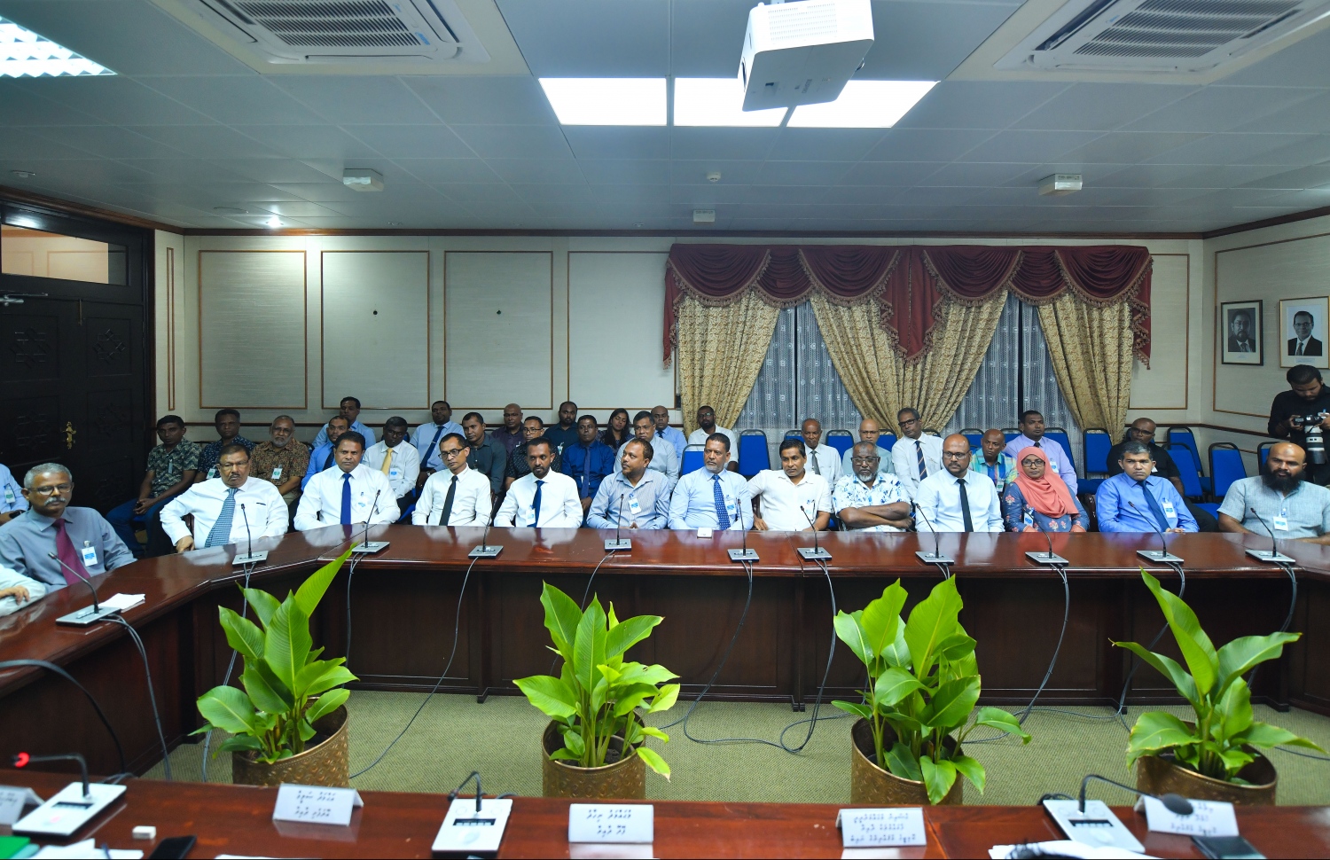 އެސްއޯއީ ކޮމިޓީގައި ސަރުކާރު ހިއްސާވާ ގިނަ ކުންފުނިތަކެއްގެ އިސްވެރިން--ފޮޓޯ: މިހާރު