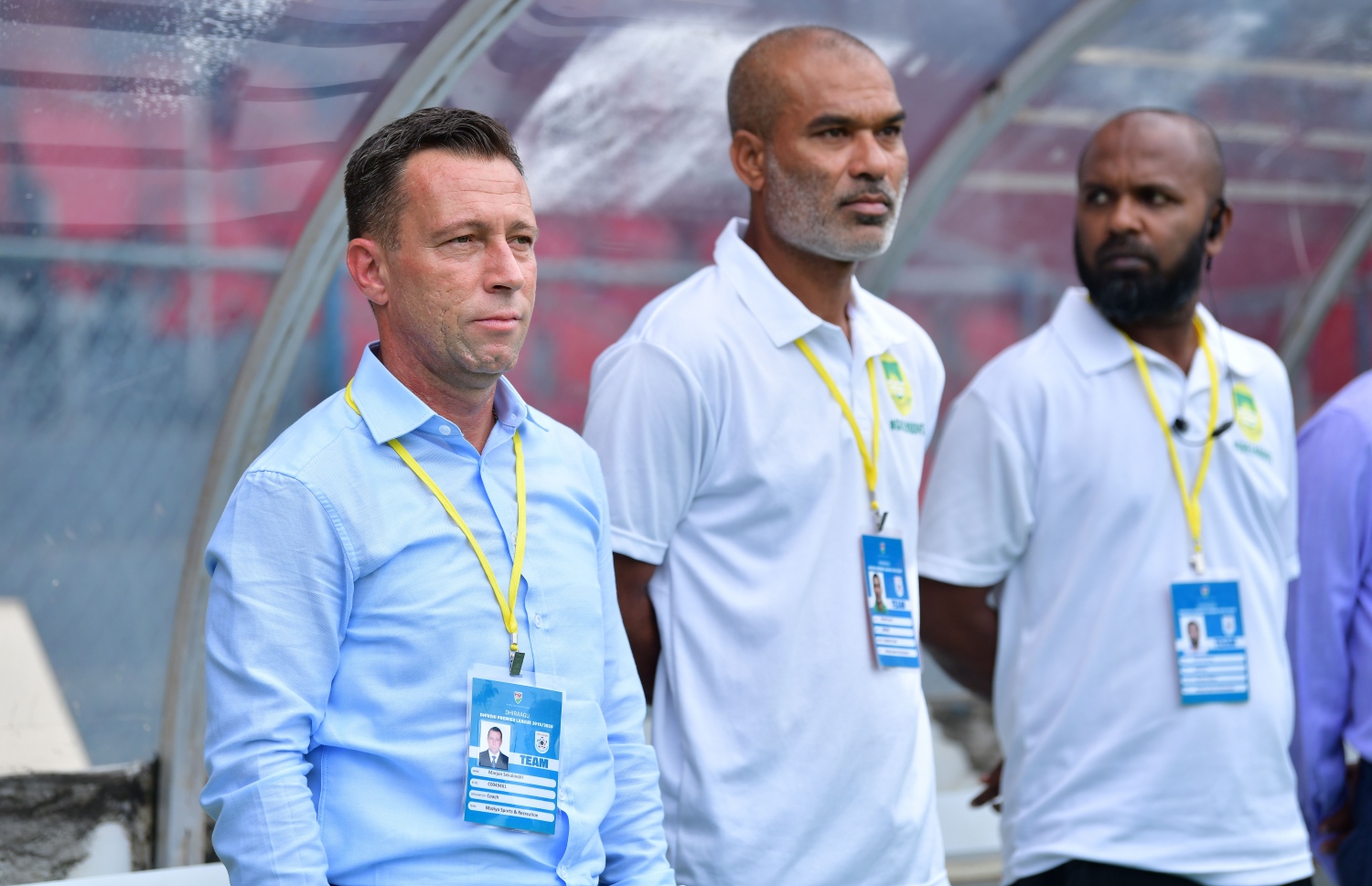 ލީގުގެ މެޗެއްގެ ތެރެއިން މާޒިޔާގެ ކޯޗު ސެކުލޮސްކީ (ވ) އާއި އެސިސްޓަންޓް ކޯޗު ސުޒެއިރު. -- ފޮޓޯ: ނިޝާން އަލީ/ މިހާރު