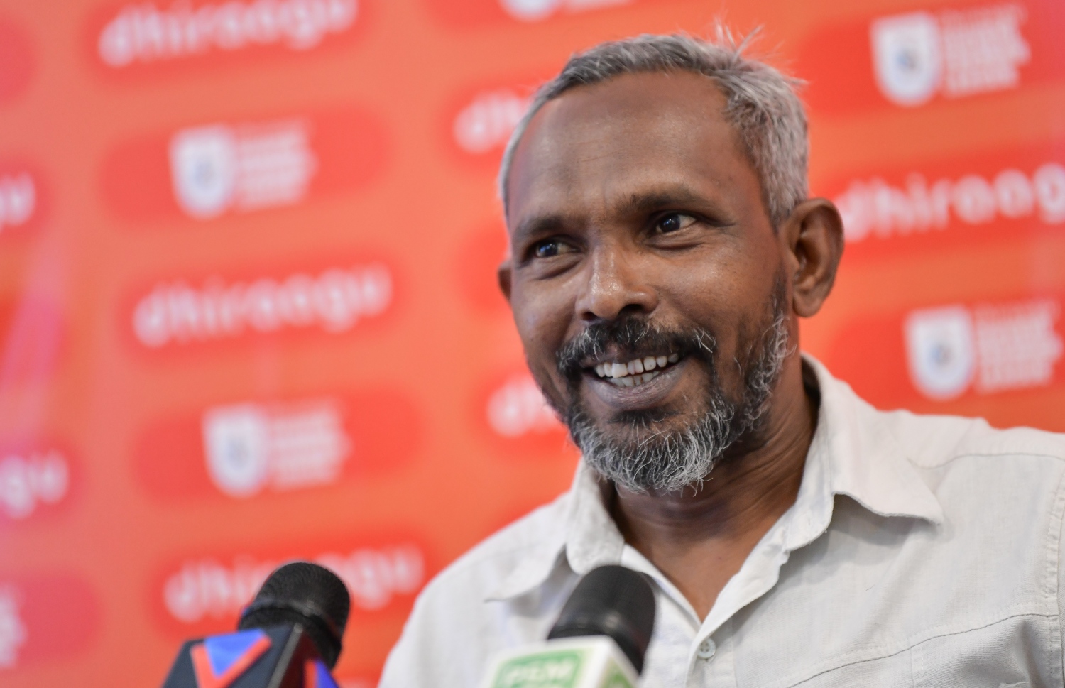 ނޫސްވެރިންގެ ބައްދަލުވުމުގެ ތެރެއިން ފެސްކޯ ވާހަކަދައްކަނީ.-- ފޮޓޯ: ނިޝާން އަލީ/ މިހާރު