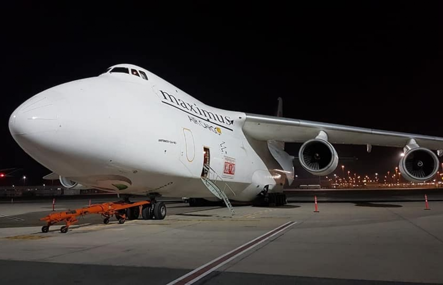 ރޭ ފަތިހު ގަން އެއާޕޯޓަށް ޖެއްސި މެކްސިމަސްގެ ކާގޯ ފްލައިޓް. ފޮޓޯ/ ކިޔުންތެރިއެއް.