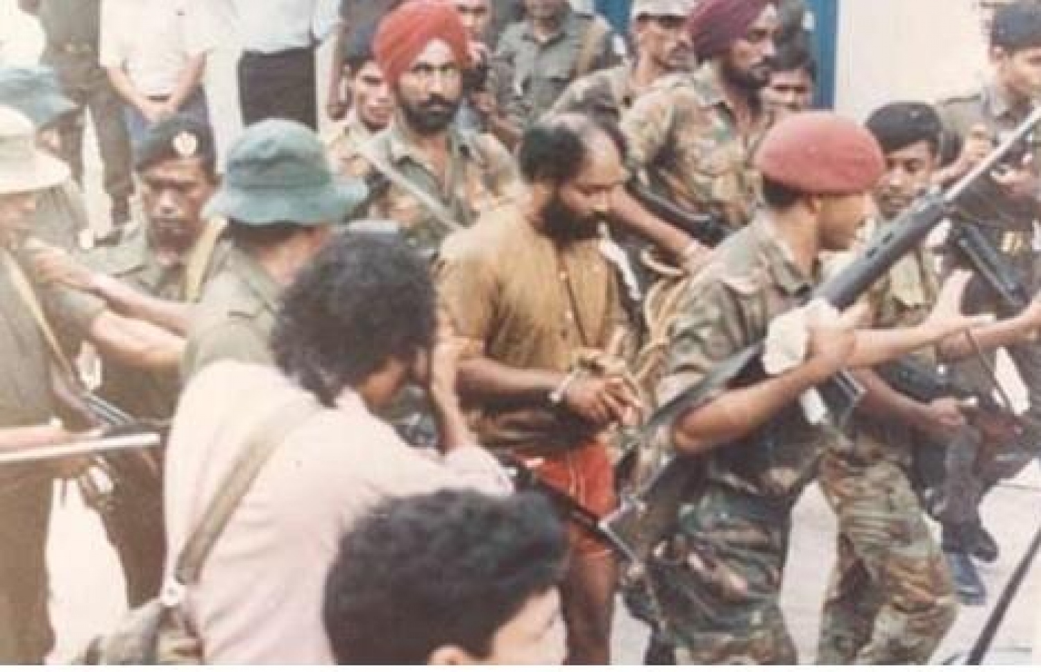 ނޮވެމްބަރު 3 ގެ އުދުވާނީ ހަމަލަ އަށް ފަހު އިންޑިއާގެ ސިފައިންގެ ބެލުމުގެ ދަށުން ހައްޔަރުކޮށްގެން ގެންދަނީ.