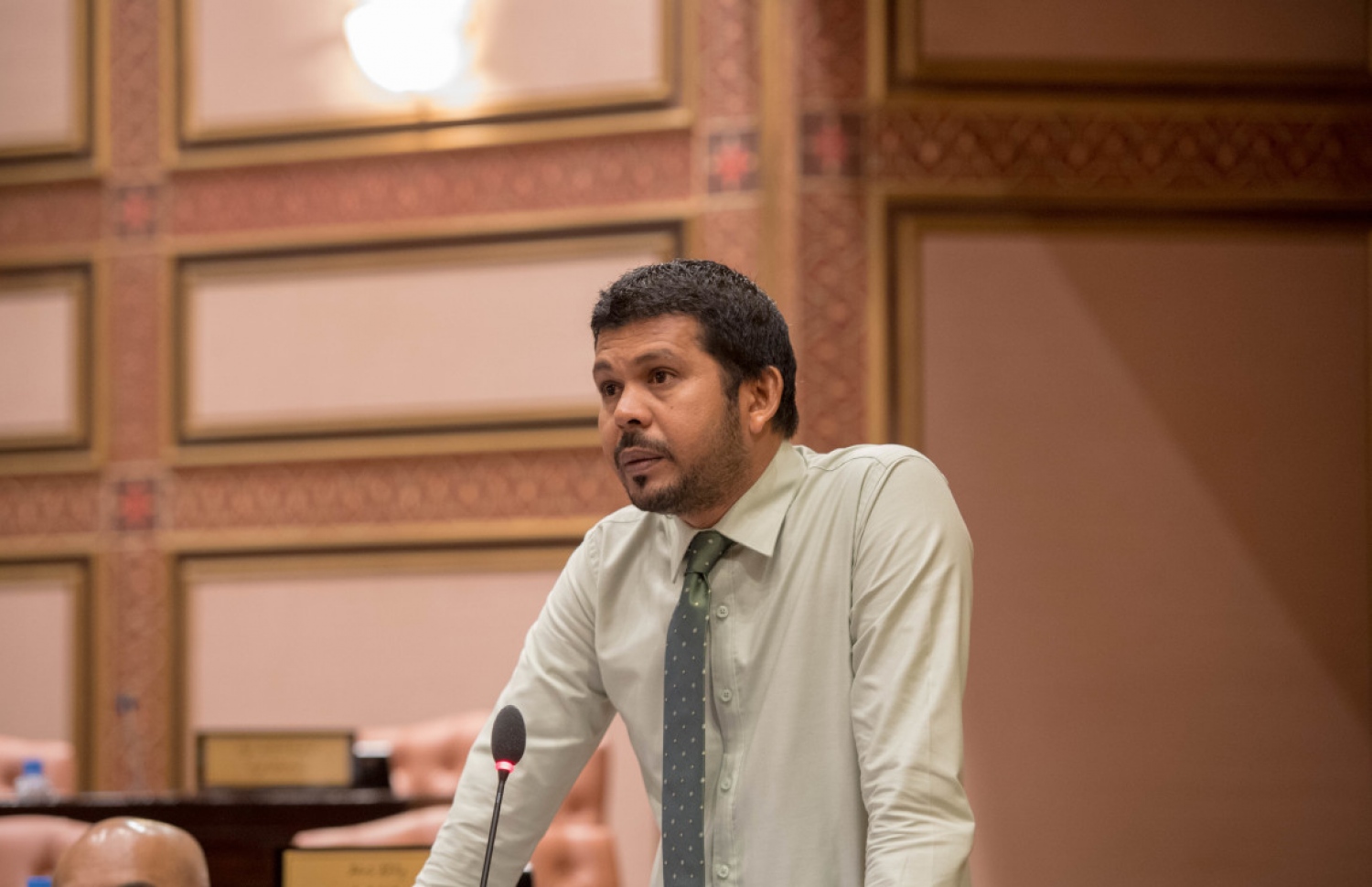 އުނގޫފާރު ދާއިރާގެ އެމްޑީޕީގެ މެމްބަރު ވަހީދު މަޖިލީހުގެ ޖަލްސާއެއްގައި ވާހަކަ ދައްކަވަނީ- ފޮޓޯ: މަޖިލިސް