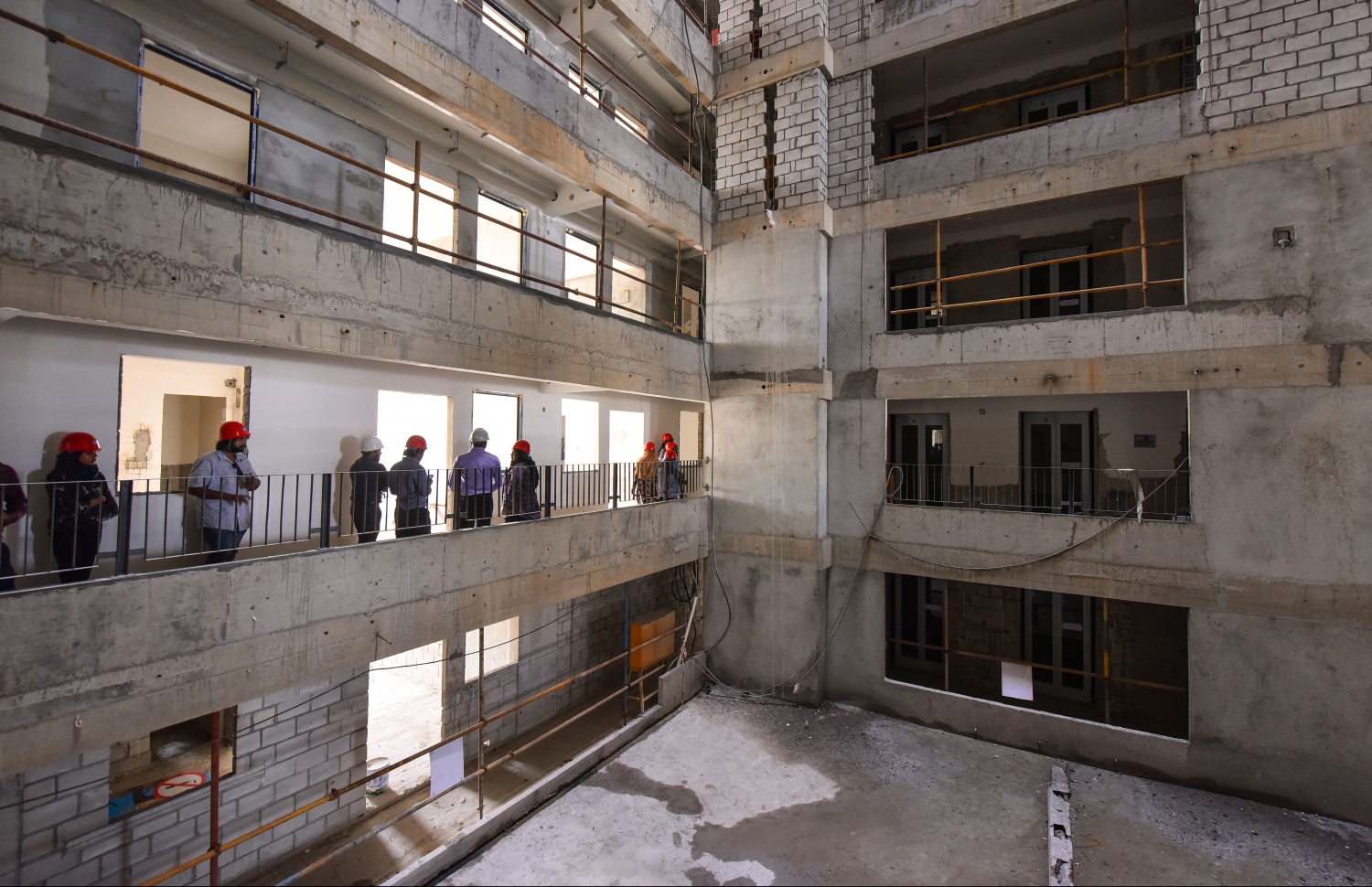 މާލެ: ޖޫން 26، 2019- "ހިޔާ ޕްރޮޖެކްޓް" ގެ ދަށުން ހުޅުމާލޭގެ ދެވަނަ ފިޔަވަހީގައި ބިނާކުރި 7000 ފްލެޓް ހިމެނޭ ޓަވަރުތަކުގެ ތެރެއިން ޓަވަރެއްގެ އެތެރެ.---ފޮޓޯ: ހުސައިން ވަހީދު/މިހާރު