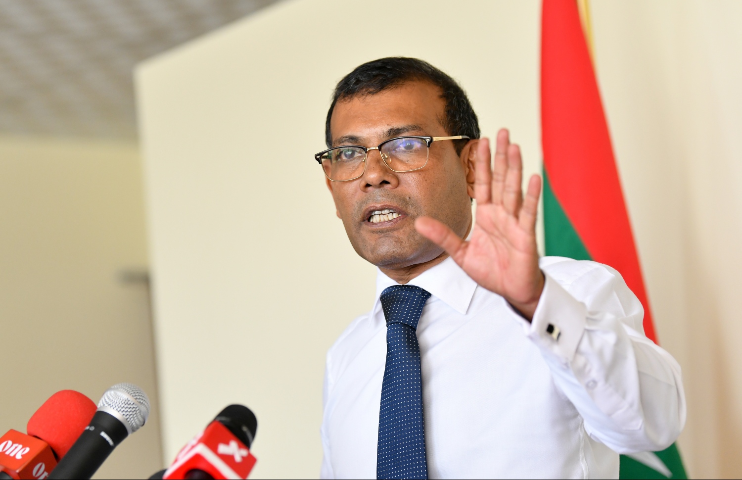 ކުރީގެ ރައީސް މުހައްމަދު ނަޝީދު ނޫސްވެރިންނާ ވާހަކަ ދައްކަވަނީ. --- ފޮޓޯ: ހުސެއިން ވަހީދު/ މިހާރު