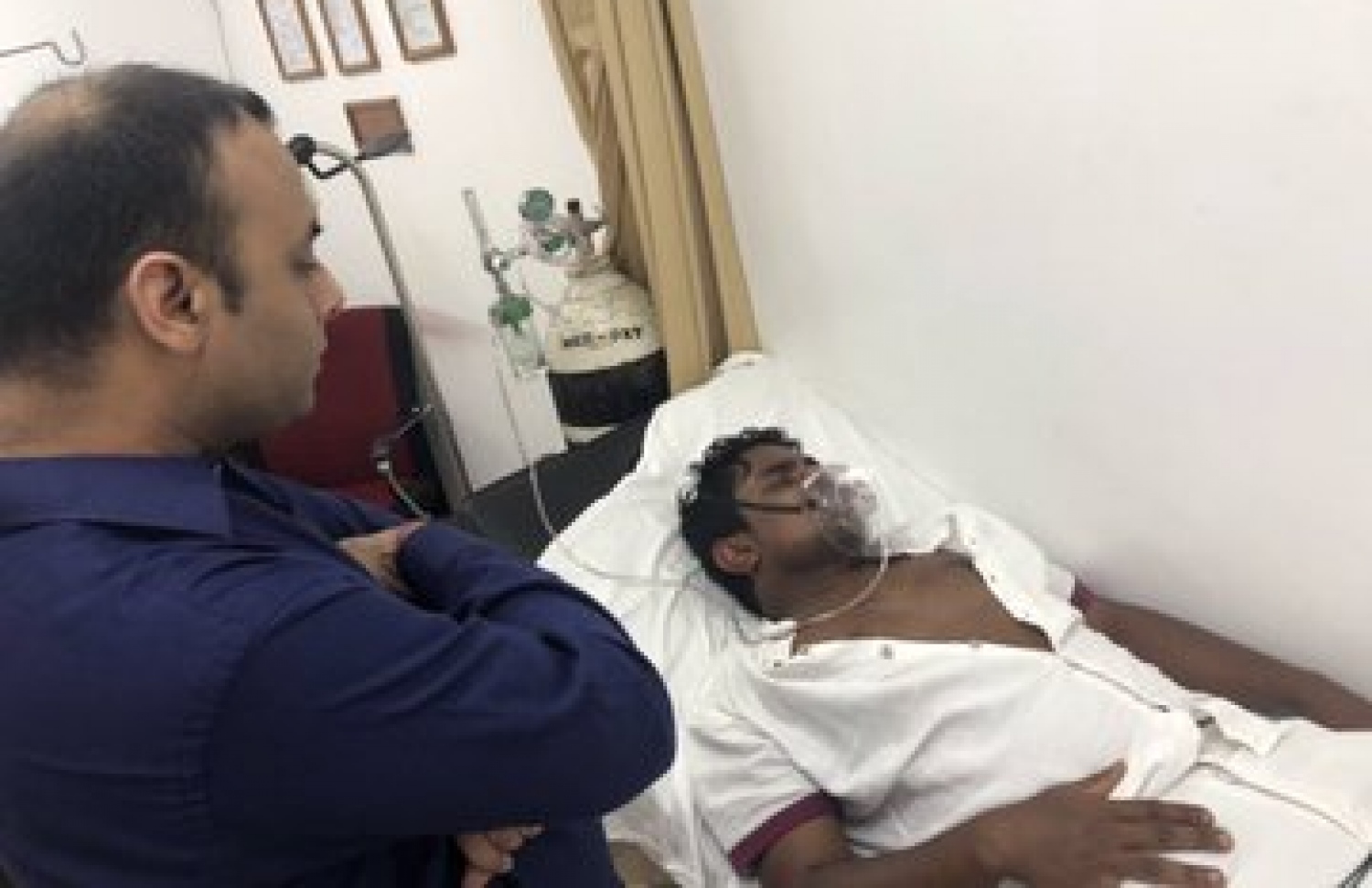 މަނަފަރުގައި ބަނޑުހައިހޫނު ކަމުގެ ހަޅުތާލު ކުރި މުވައްޒަފަކު އެޑްމިޓްކޮށްގެން ފަރުވާދެނީ. --ފޮޓޯ/ސޯޝަލްމީޑިއާ