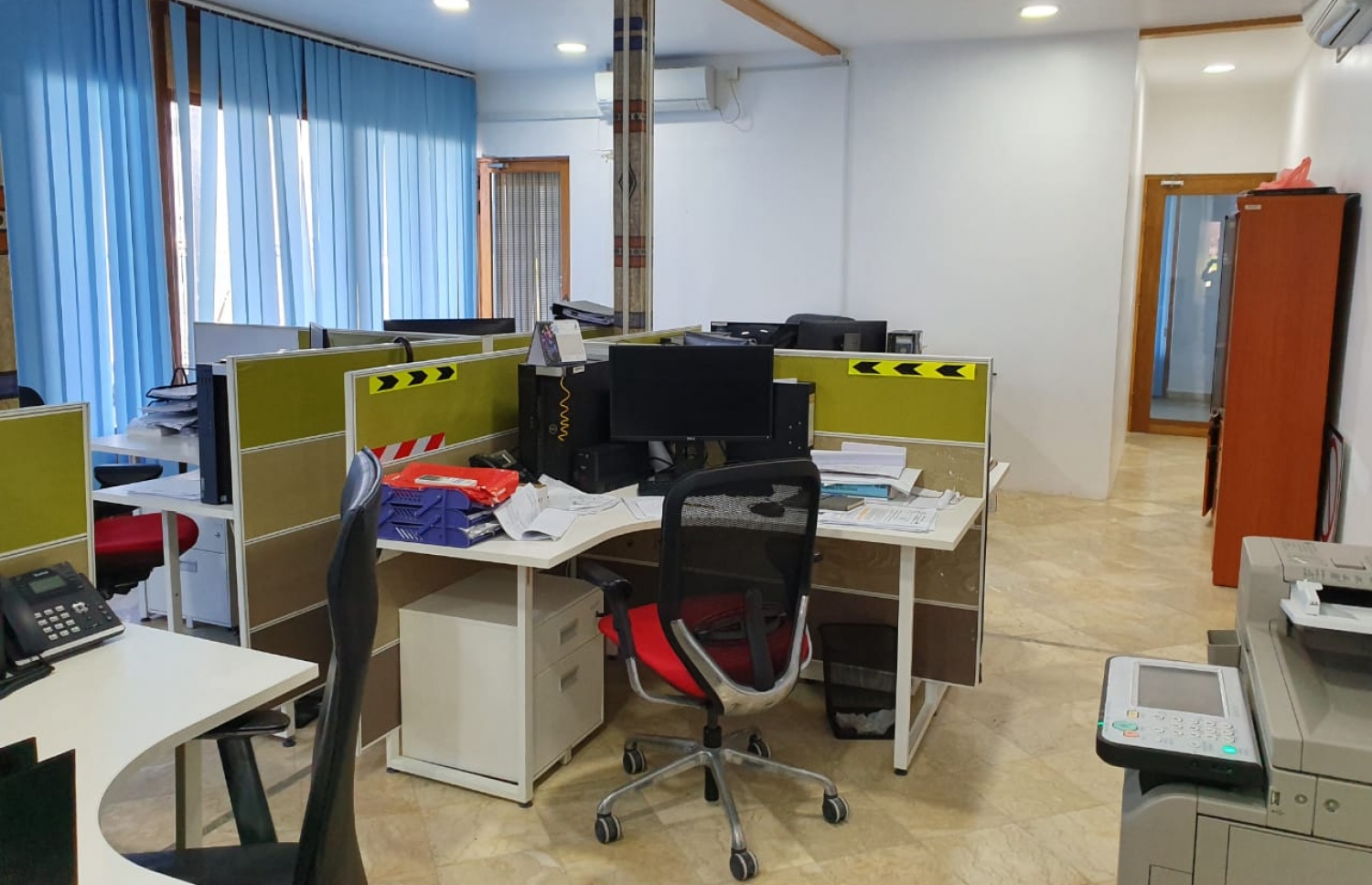 އެޗުޑީސީން ދެ މިލިއަން ޑޮލަރު ހޭދަކުރި އޮފީސް: ކުރީގެ ކްލަބް މެޑް ރިސޯޓުގައި ބޭނުންކުރި ކޮފީ ޝޮޕްގެ އެތެރެ ކުޑަކޮށް މަރާމާތުކޮށް ހެދި މި އޮފީހަށް އެހާ ބޮޑު ހޭދައެއް ކުރީ ހުޅުމާލޭ ދެ ވަނަ ފިޔަވަހީގެ މަގު ހެދުމުގެ މަޝްރޫއުގެ ބައެއްގެ ގޮތުން