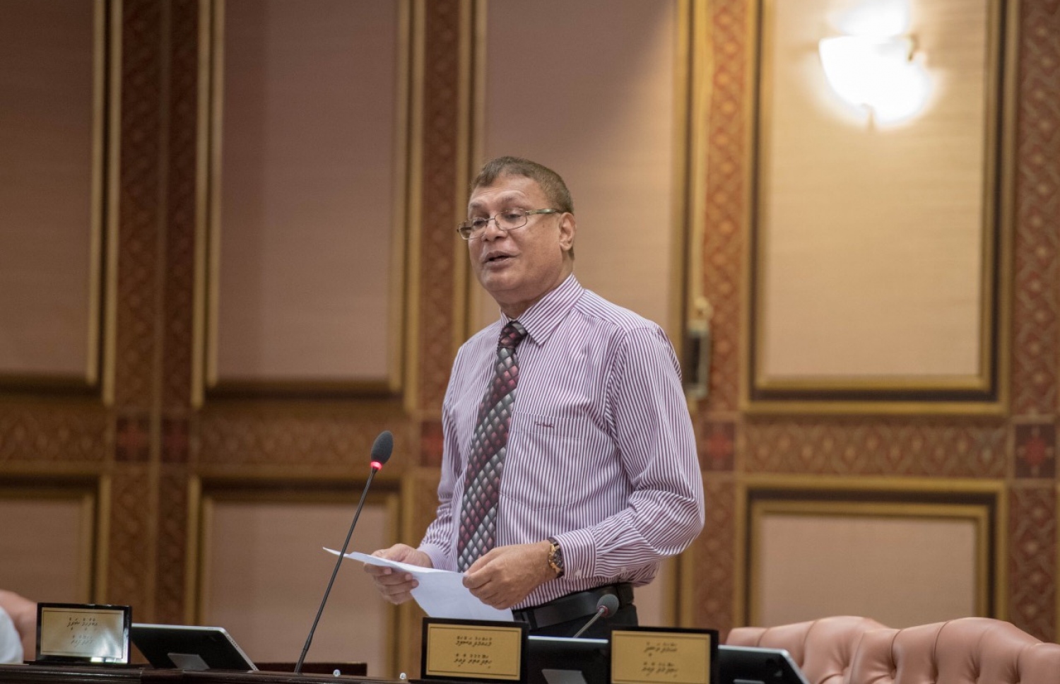 މަރަދޫ ދާއިރާގެ އެމްޑީޕީގެ މެމްބަރު އިބްރާހިމް ޝަރީފް މިއަދު ވާހަކަ ދައްކަވަނީ. --- ފޮޓޯ: މަޖިލިސް