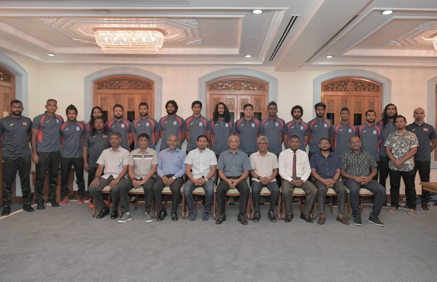 ގައުމީ ވޮލީ ޓީމުގެ މެންބަރުންނާ ރައީސް ބައްދަލުކުރެެއްވުން