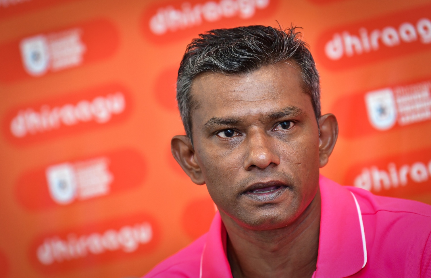 ނޫސްވެރިންގެ ބައްދަލުވުމެއްގެ ތެރެއިން ނަޒީހު ވާހަކަ ދައްކަނީ. -- ފޮޓޯ: ނިޝާން އަލީ/ މިހާރު