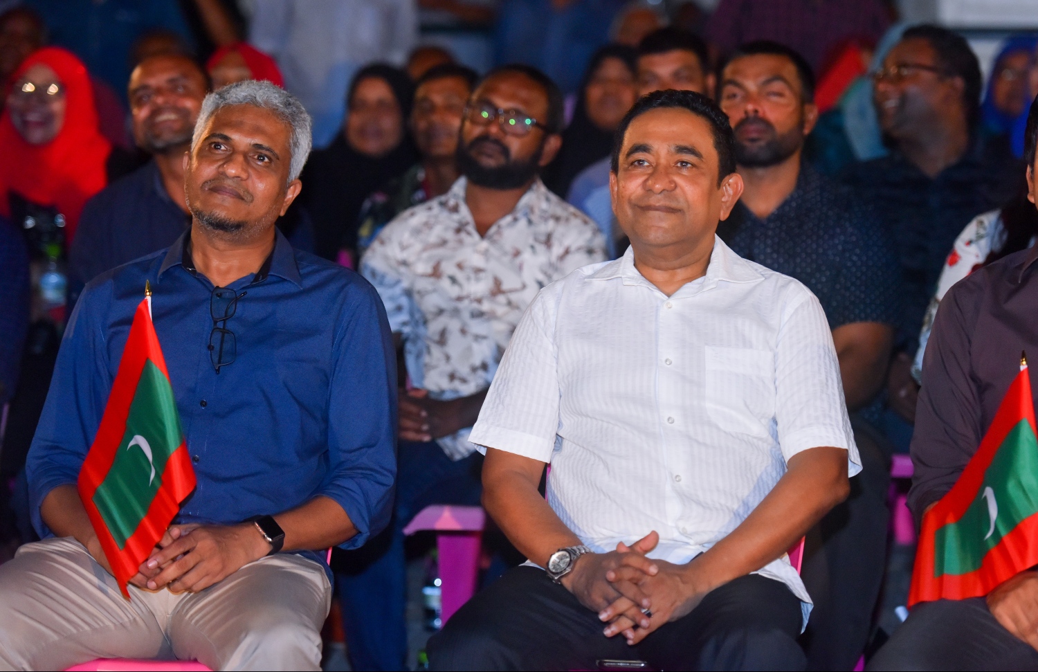މާލެ: ޖުލައި 5، 2019- ވެރިކަން ގެއްލުނު ފަހުން ސަރުކާރާ ދެކޮޅަށް ޕީޕީއެމް/ޕީއެންސީގެ އިދިކޮޅު ކޯލިޝަނުން އިންތިޒާމުކޮށްގެން ކާނިވާ ސަރަހައްދުގައި ބޭއްވި ފުރަތަމަ ޖަލްސާގައި އިދިކޮޅު ލީޑަރު އަދި ކުރީގެ ރައީސް އަބްދުﷲ ޔާމީން އަދި ކުރީގެ ޕީޖީ ލީޑަރު ނިހާން ބައިވެރިވެވަޑައިގަންނަވަނީ.---ފޮޓޯ: ހުސައިން ވަހީދު/ މިހާރު