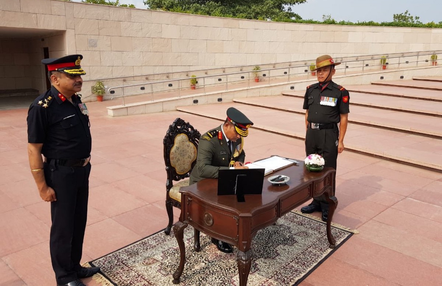 ޗީފް އޮފް ޑިފެންސް ފޯސް ޝަމާލް، އިންޑިއާއަށް ކުރައްވާ ދަތުރުފުޅުގެ ތެރެއިން-- ފޮޓޯ: އެމްއެންޑީއެފް