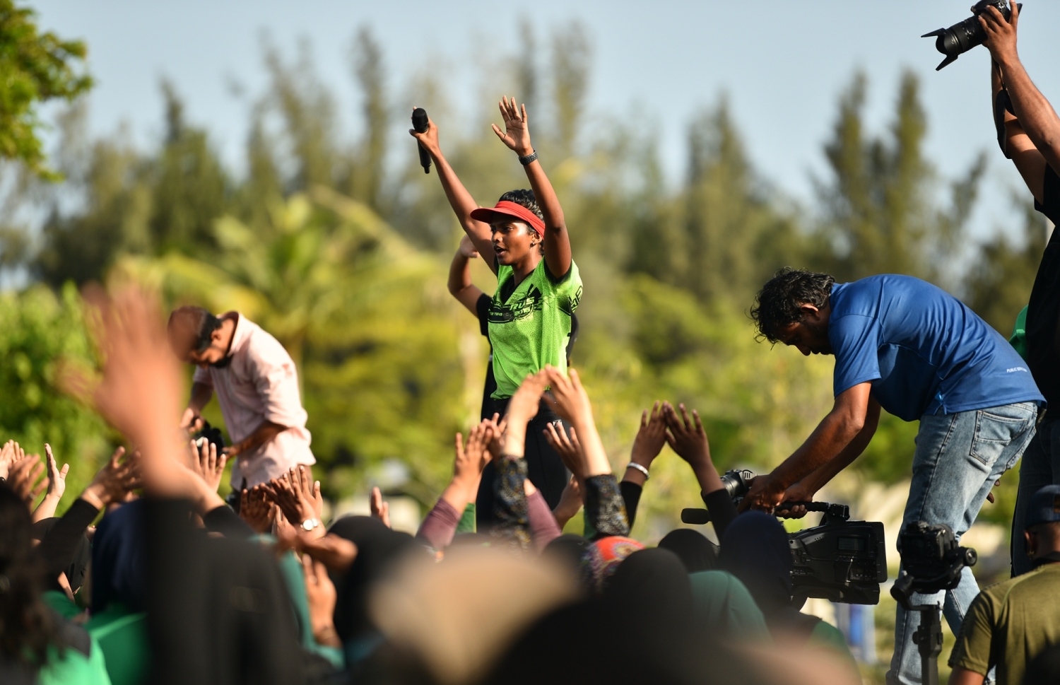 ހުޅުމާލެ: ޖުލައި 5، 2019- އަމީނިއްޔާ ސްކޫލުގެ 75 ވަނަ އަހަރީދުވަސް ފާހަގަކުރުމުގެ ހަރަކާތްތަކުގެ ތެރެއިން ހުކުރު ދުވަހުގެ ހަވީރު ހުޅުމާލޭގައި ބޭއްވި "އަމީނީ ޑައިމަންޑް ޖުބިލީ ރަން"ގެ ތެރެއިން.---ފޮޓޯ: ރައީސް އޮފީސް