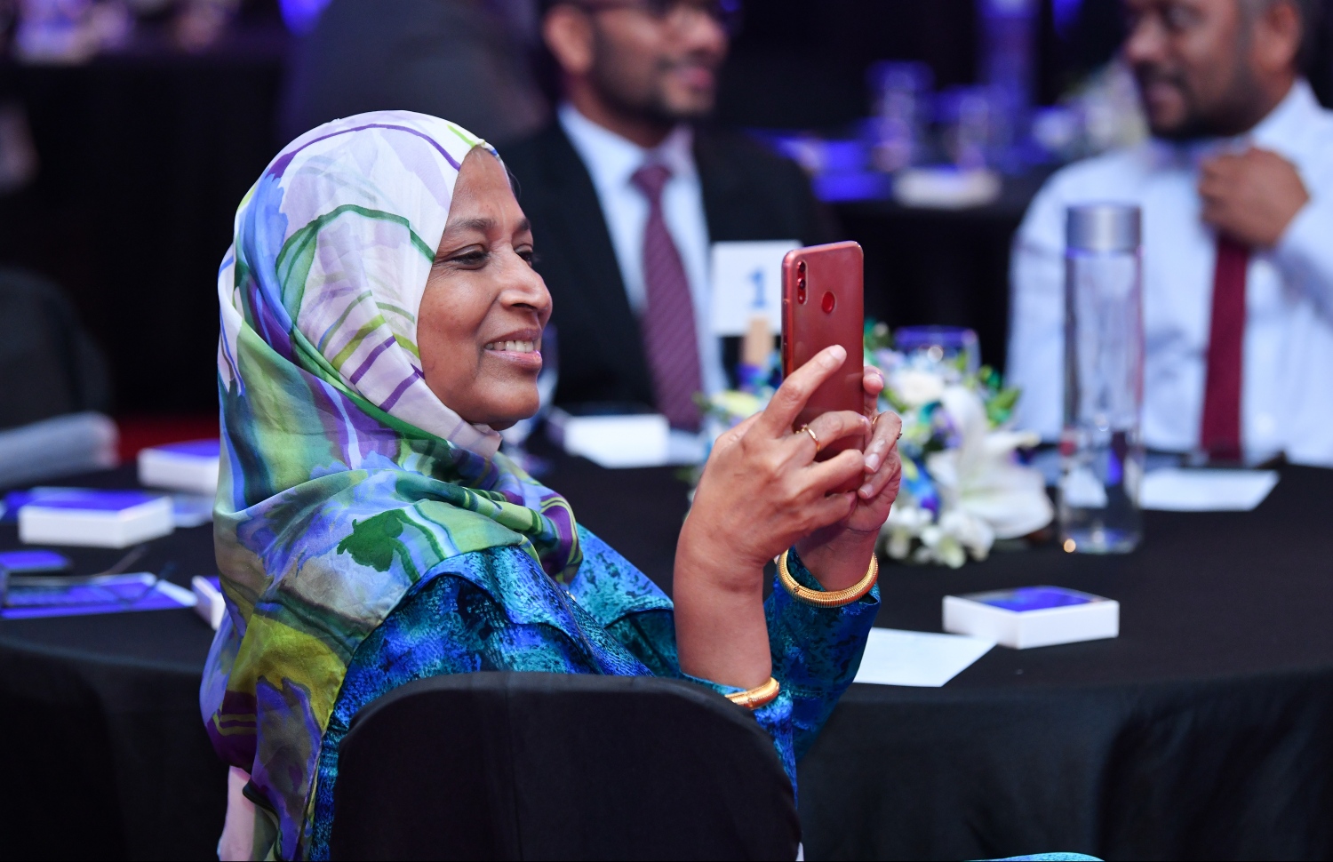 މާލެ: ޖުލައި 7، 2019- އެމްއެމްއޭ އަށް 38 އަހަރު ފުރުން ފާހަގަކުރުމުގެ ގޮތުން ދަރުބާރުގޭގައި ބޭއްވި ރަސްމިއްޔާތުގައި ހައުސިން މިނިސްޓަރު އާތިފާ ބައިވެރިވެވަޑައިގަންނަވަނީ.---ފޮޓޯ: ހުސައިން ވަހީދު/ މިހާރު