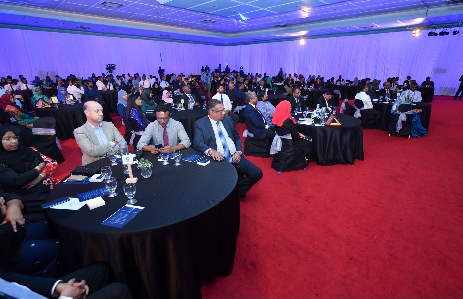 މާލެ: ޖުލައި 7، 2019- އެމްއެމްއޭ އަށް 38 އަހަރު ފުރުން ފާހަގަކުރުމުގެ ގޮތުން ދަރުބާރުގޭގައި ބޭއްވި ރަސްމިއްޔާތުގެ ތެރެއިން.---ފޮޓޯ: ހުސައިން ވަހީދު/ މިހާރު