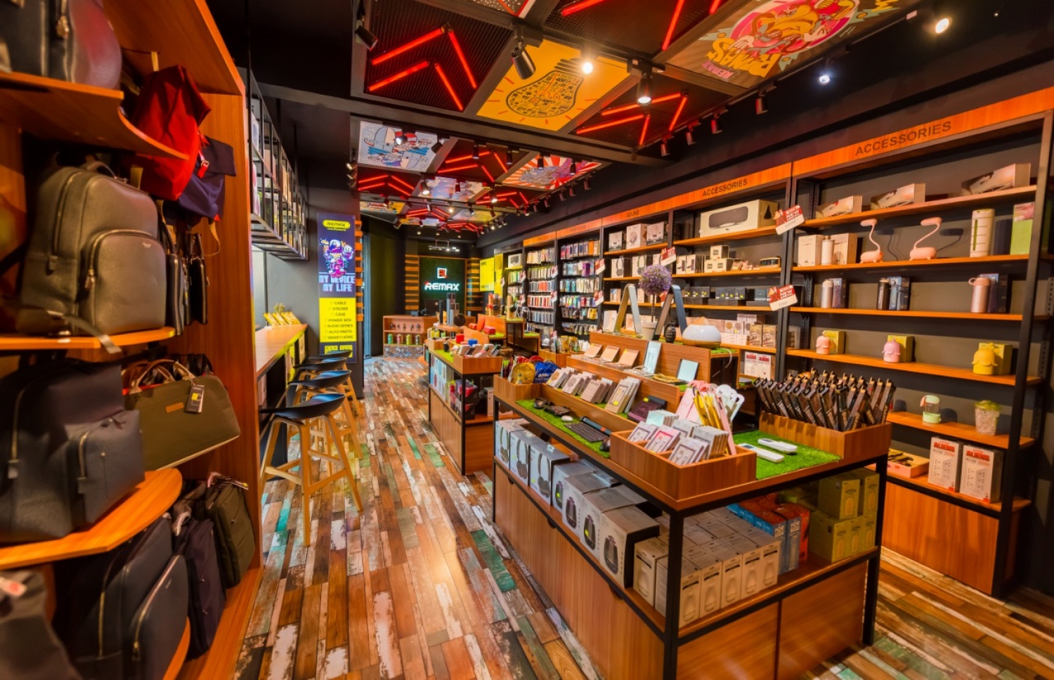 މޯލްޑައިސްގެ ރިމެކްސް ފިހާރަ: މި ފިހާރައިން ރިމެކްސް ބްރޭންޑުގެ ތަފާތު ޕްރޮޑަކްޓުތައް ލިބެން ހުރޭ-- ފޮޓޯ: މޯލްޑައިސް