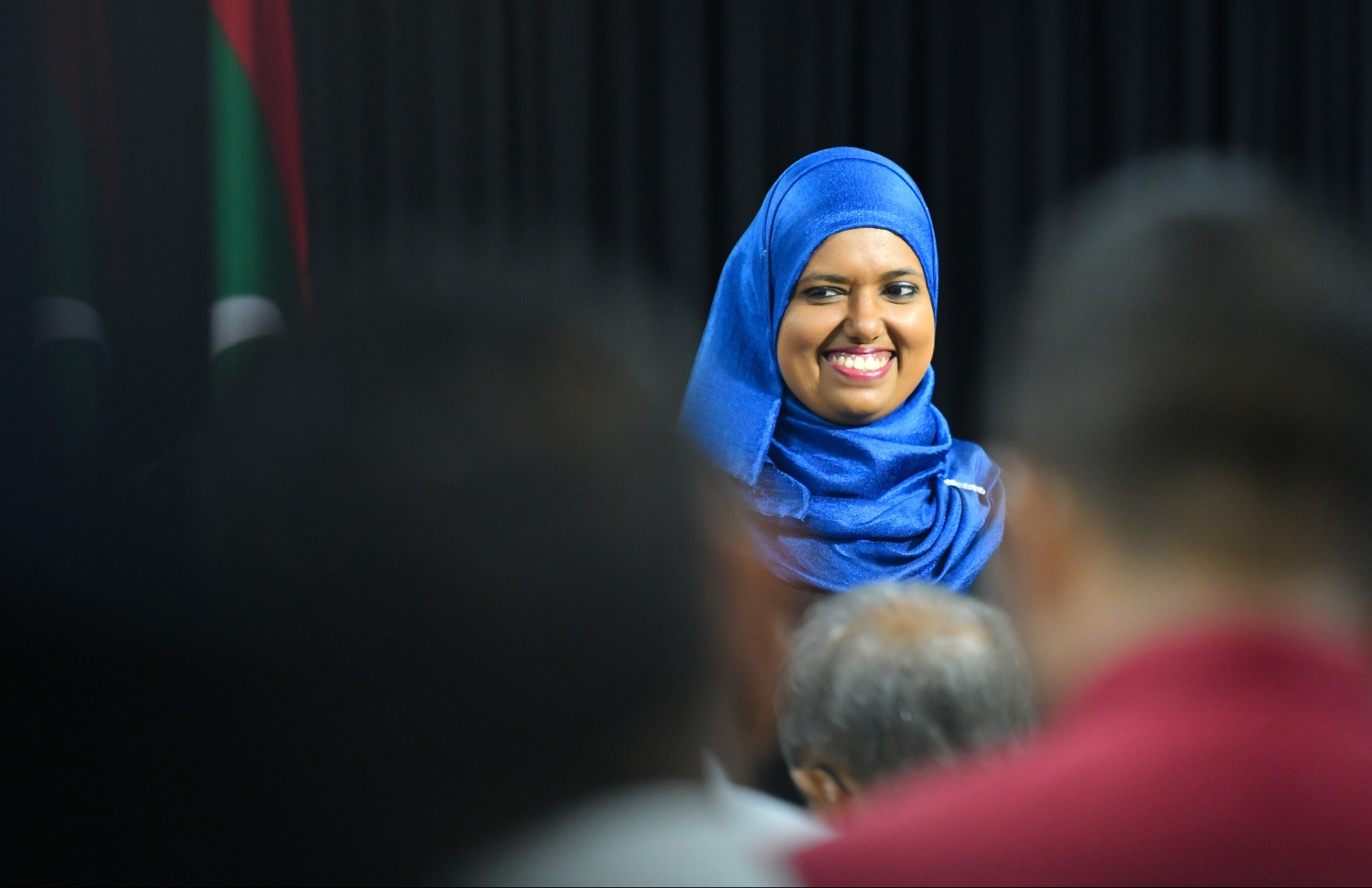 މާލެ: ޖުލައި 8، 2019- ނުކުޅެދުންތެރިކަން ހުންނަ މީހުންނާއި އެ ދާއިރާގައި މަސައްކަތް ކުރާ ފަރާތްތަކުގެ އަގު ވަޒަންކުރުމުގެ ގޮތުން ސަރުކާރުން ދޭ ރިވެލި އެވޯޑް ދިނުމުގެ ހަފްލާގައި ޖެންޑާ މިނިސްޓަރު ޝިދާތާ ބައިވެރިވެވަޑައިގަންނަވަނީ.---ފޮޓޯ: ހުސައިން ވަހީދު/މިހާރު