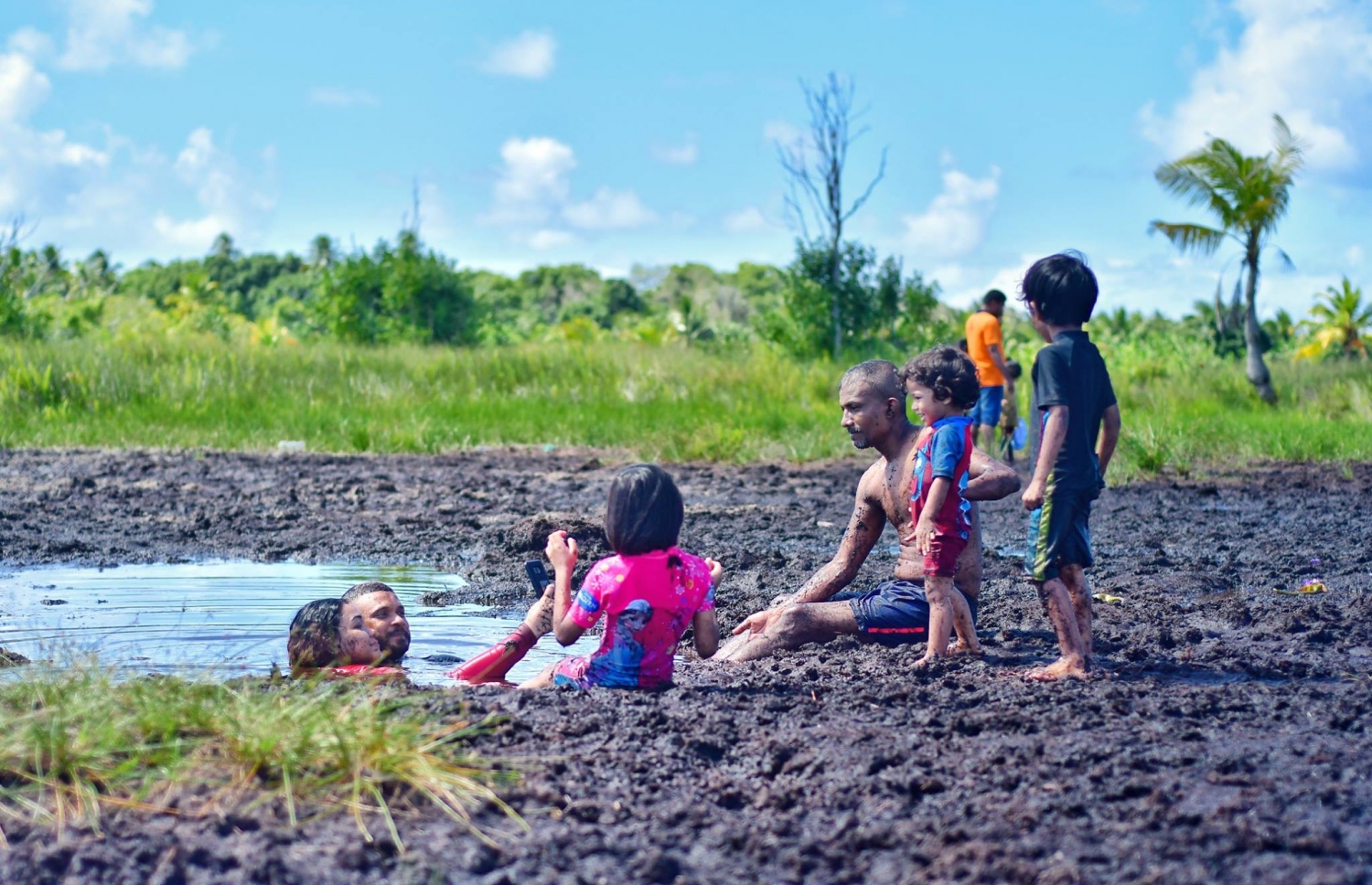 "ކޮޑަކިޅި" އަށް ބަޔަކު އެރި މަޖާ ކުރަނީ: އެތަން ޓޫރިޒަމްގައި ވެސް ބޭނުންކުރެވިދާނެ-- ފޮޓޯ: އަޒްލީން/ފޭސްބުކް
