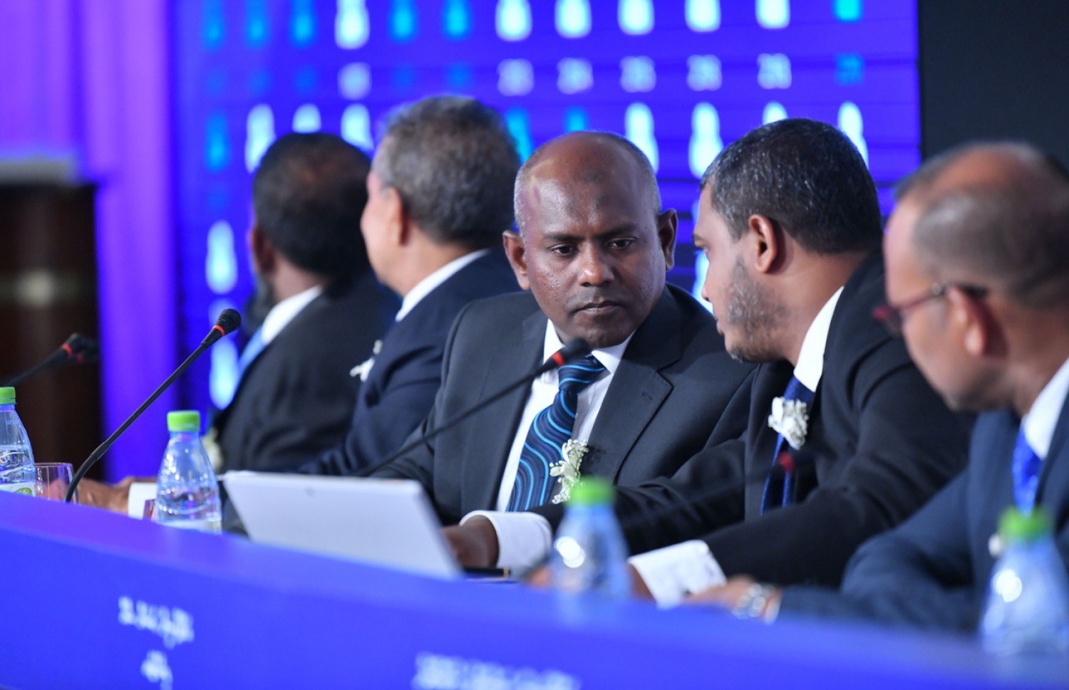 އެމްޓީސީސީގެ އަހަރީ އާންމު ޖަލްސާގައި އެ ކުންފުނީގެ ބޯޑު މެމްބަރުން: ދަތުރުފަތުރުން ވަނީ ގެއްލުން -- ފޮޓޯ: ހުސެއިން ވަހީދު/ މިހާރު