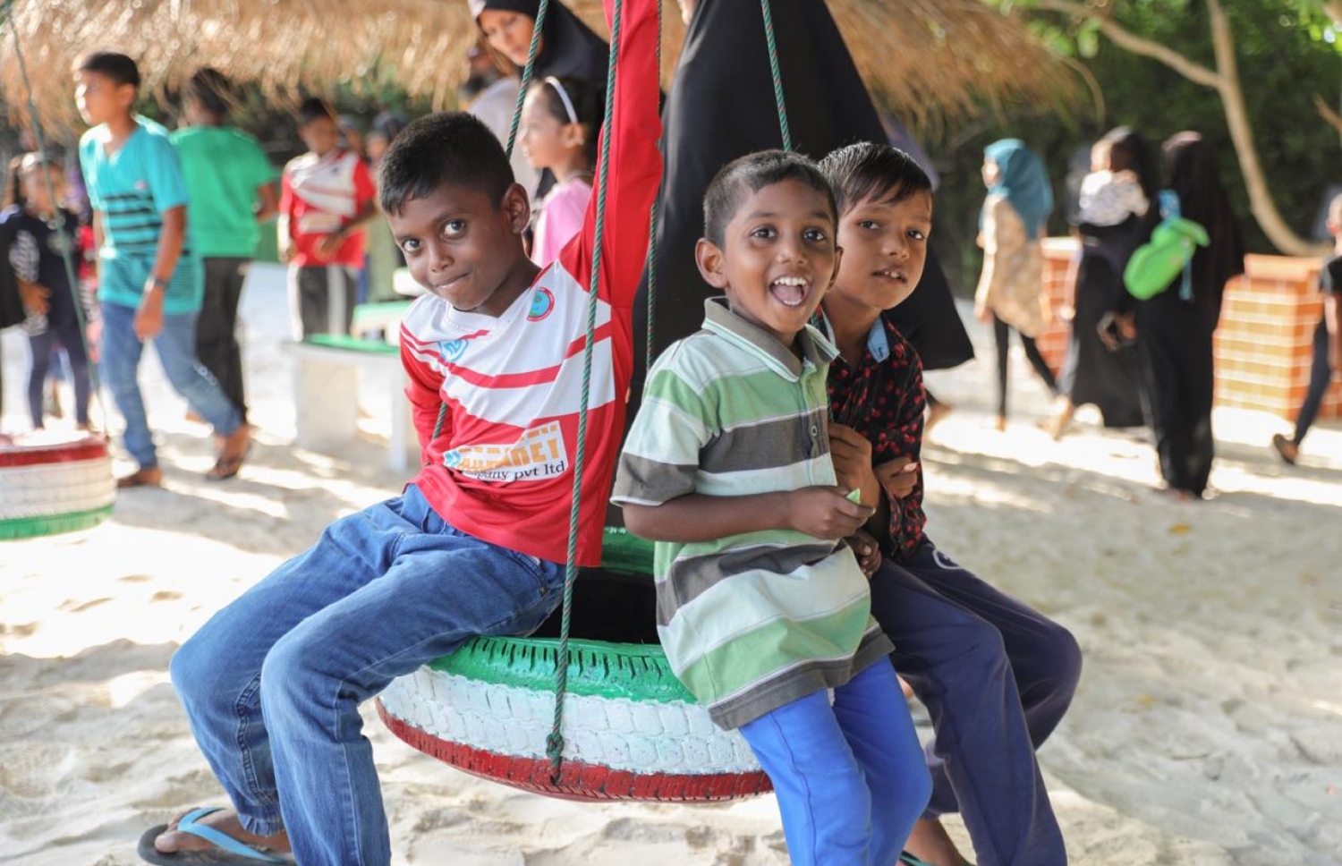 ބީއެމްއެލުން ނެއްލައިދޫގައި ހުޅުވި ކޮމިއުނިޓީ ޕާކުގައި ކުޑަކުދިން-- ފޮޓޯ:ބީއެމްއެލް