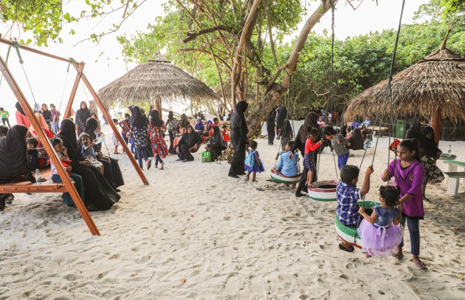 ބީއެމްއެލުން ނެއްލައިދޫގައި ހުޅުވި ކޮމިއުނިޓީ ޕާކު: މިއީ ކޮމިއުނިޓީ ފަންޑުގެ ދަށުން ކުރިއަށް ގެންދިޔަ ފުރަތަމަ ޕްރޮޖެކްޓް-- ފޮޓޯ: ބީއެމްއެލް