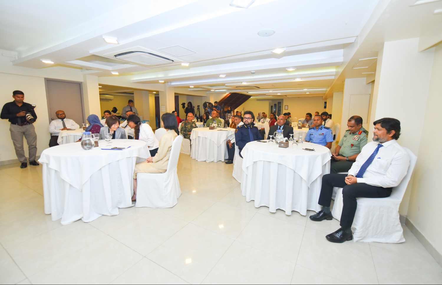 ޒުވާނުންގެ ކަންބޮޑުވުންތަކާ ބެހޭ ގޮތުން ޔޫއެންޑީޕީ އާއި ކައުންޓަ ޓެރަރިޒަމް ސެންޓަރު ގުޅިގެން ހެދި ދިރާސާ ރިޕޯޓު ނެރުމުގެ ރަސްމިއްޔާތު .-- ފޮޓޯ: ހުސެއިން ވަހީދު/ މިހާރު