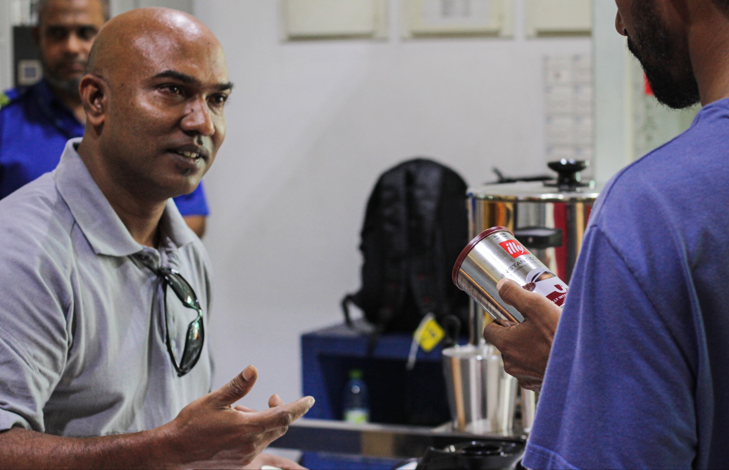 އިލީ އިންސްޓެންޓް ކޮފީގެ ރަހަ ބަލާލުމަށް އެސްޓީއޯ ސުޕަމާޓުގައި ސްޓޯލެއް ބަހައްޓާފައި-- ފޮޓޯ: ސިމްޑީ ގްރޫޕް