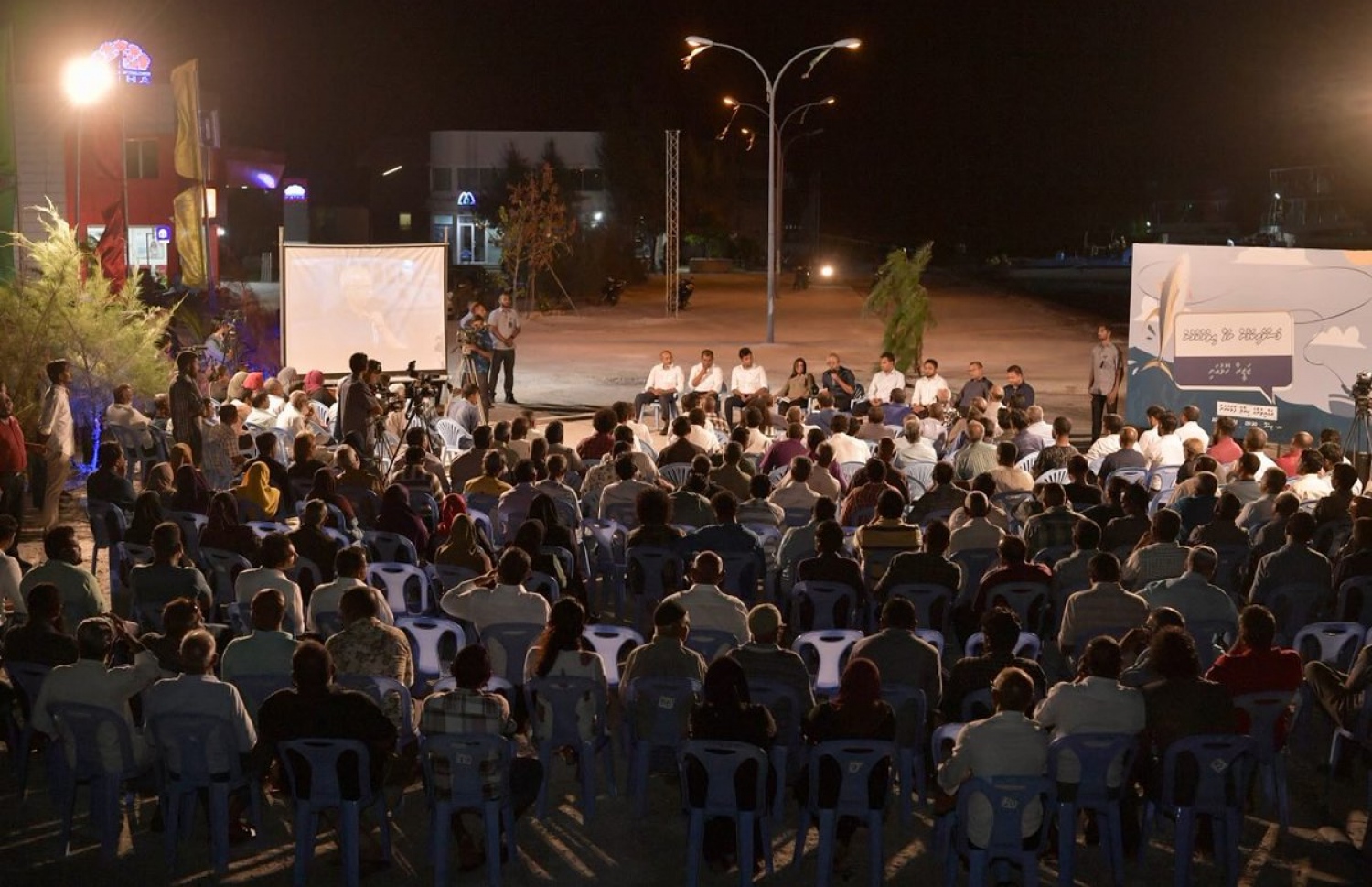 ތިނަދޫގައި މިރޭ ބޭއްވި "ޖަޒީރާ ހޮޅުއަށި"ގެ ތެރެއިން.-- ފޮޓޯ: ރައީސް އޮފީސް